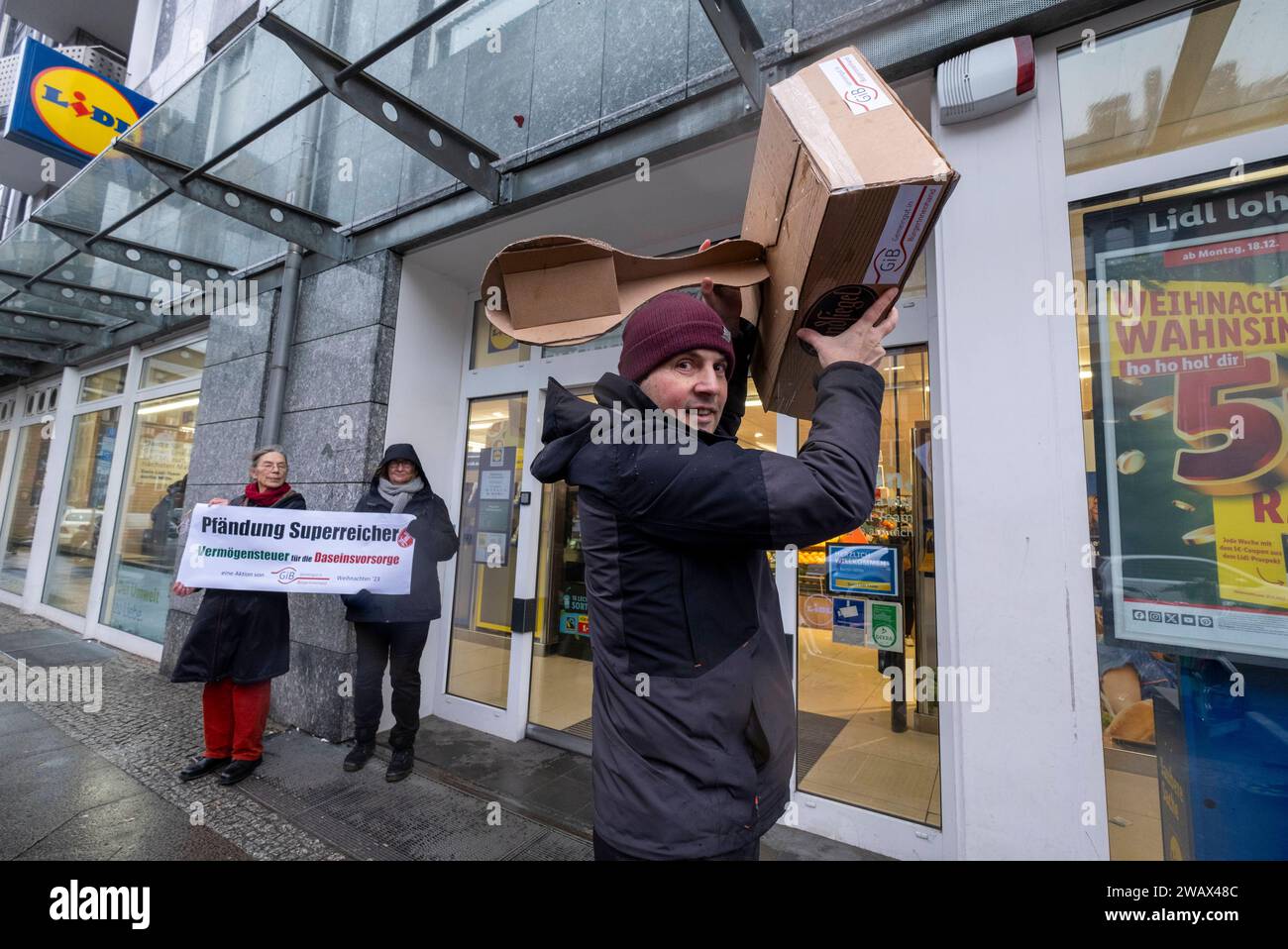 Symbolische Pfändungen von Superreichen Deutschland, Berlin, 21.12.2023