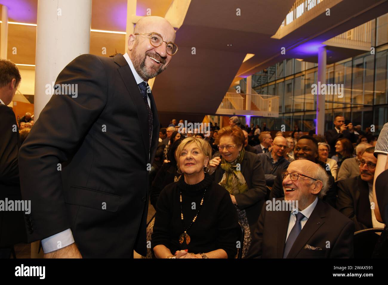 Le président du conseil européen Charles Michel et Louis Michel photographiés lors du congrès national du nouvel an du parti libéral francophone MR (mouvement réformateur), dimanche 07 janvier 2024, à Louvain-la-Neuve. BELGA PHOTO NICOLAS MAETERLINCK Banque D'Images