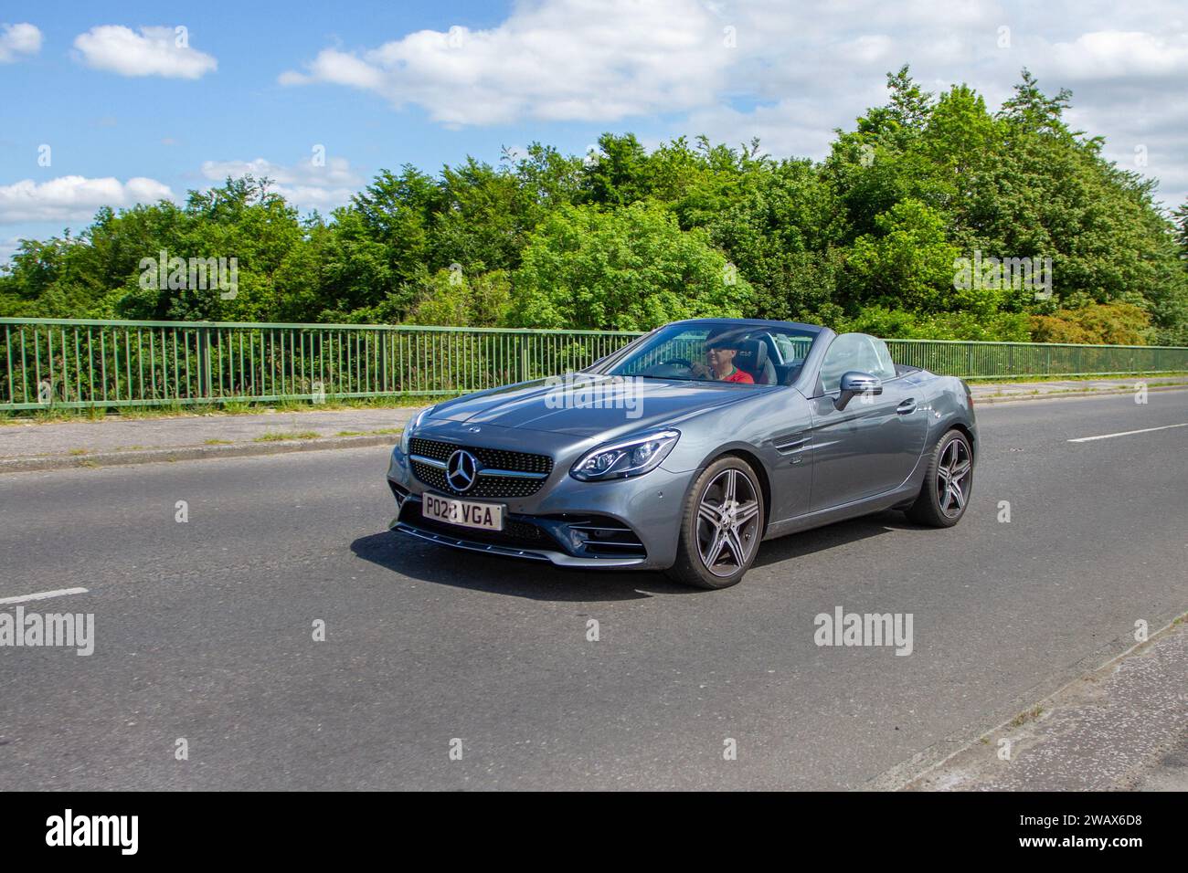Mercedes-Benz SLC convertible SLC200 voiture finale Edition grise ; sport de grand tourisme avec toit rigide rétractable 2 portes, moteur à l'avant, propulsion Banque D'Images