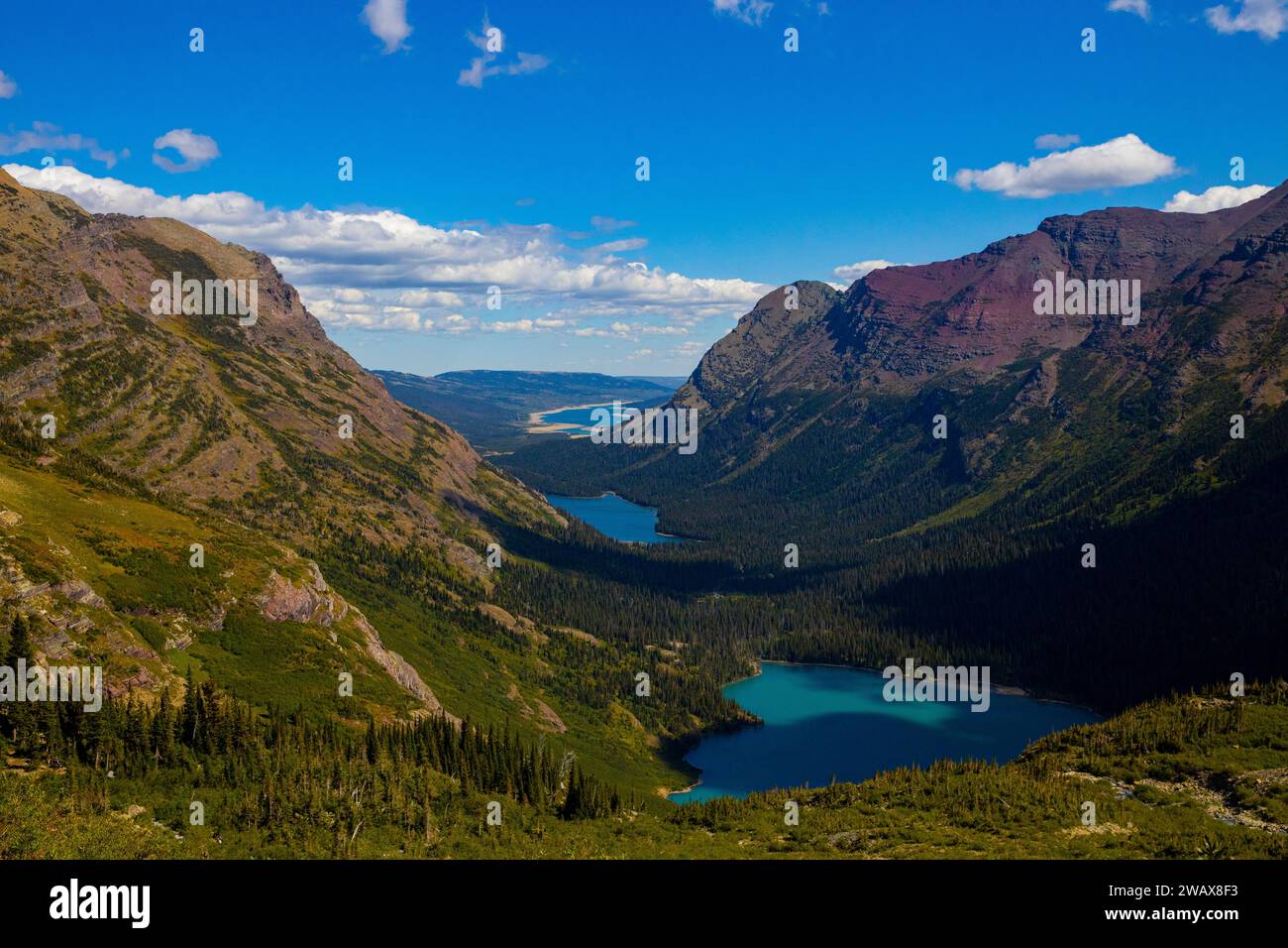 Une vue panoramique sur le magnifique lac Grinnell et le lac Joséphine dans le parc national Glacier, Montana Banque D'Images