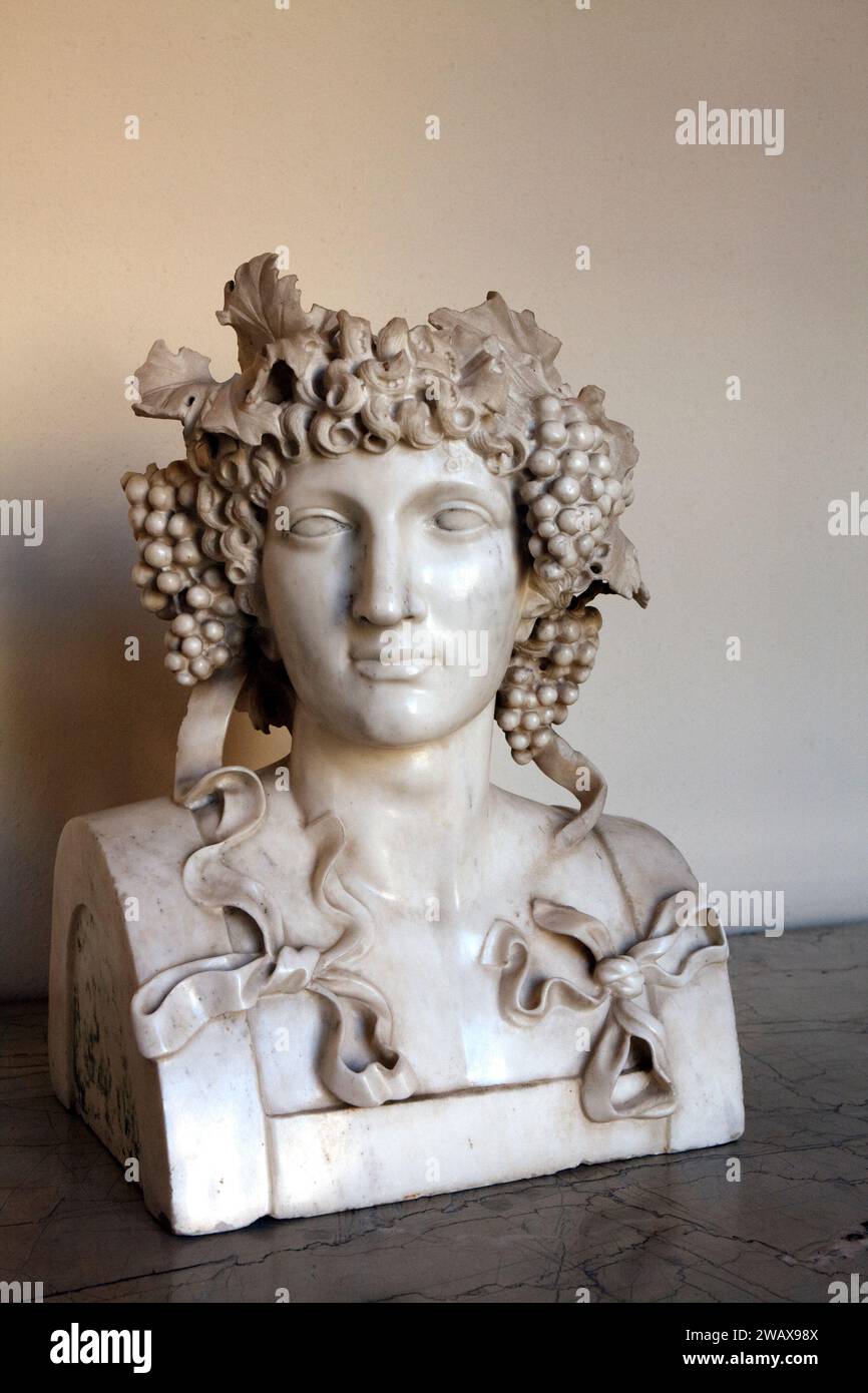 Italie Ombrie Foligno : Palazzo Trinci. Abrite une galerie d'art et un musée archéologique. Bacchus. Tête en marbre. Du Palazzo Candiotti Banque D'Images