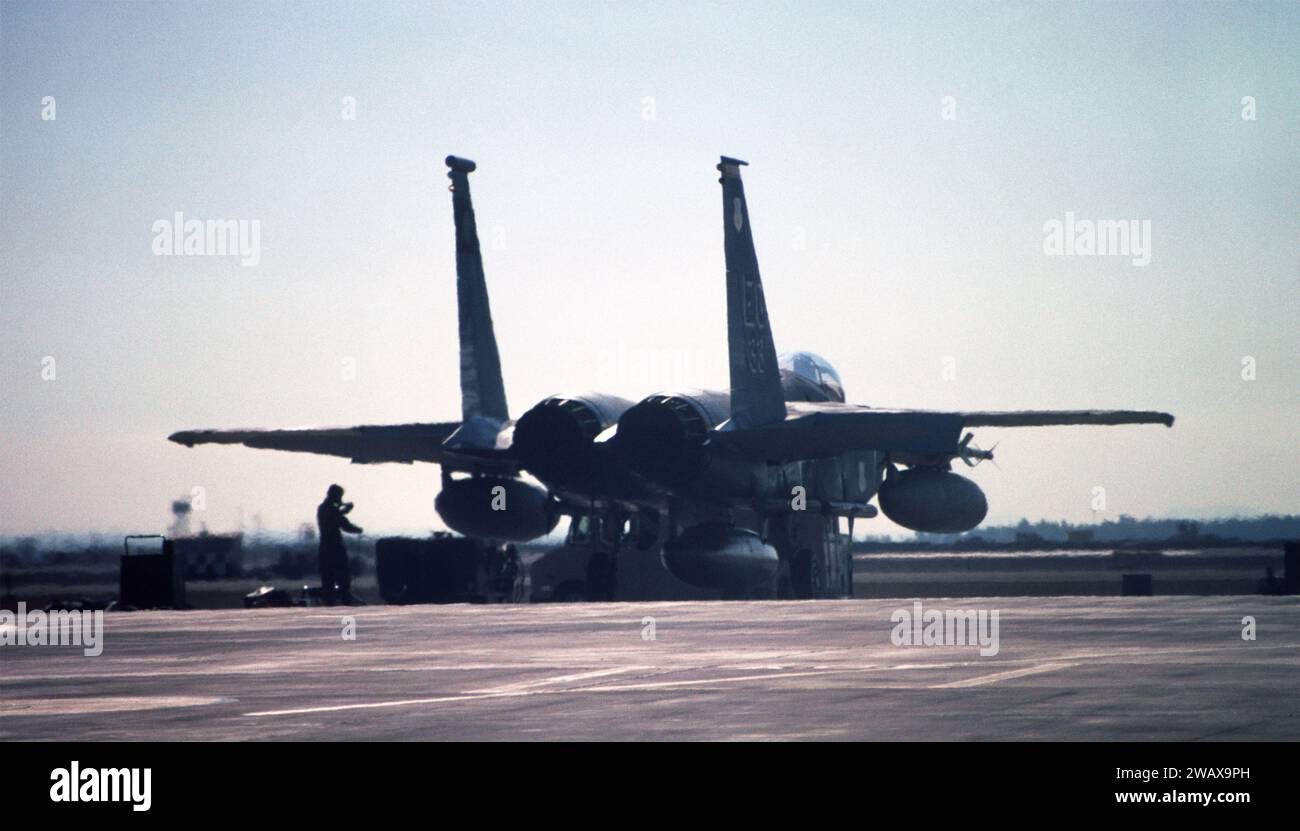 23 janvier 1991 Pendant la guerre aérienne avec l'Irak, un aigle F-15 C de l'USAF à la base aérienne du roi Faisal à Tabuk, au nord-ouest de l'Arabie saoudite. Banque D'Images