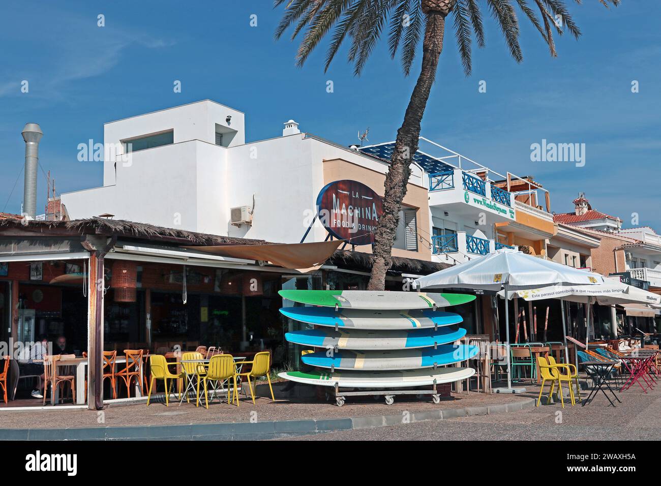 La Machina chiringuito, petit restaurant et bar en bord de mer, promenade en bord de mer, village de pêcheurs Pedregalejo, Malaga, Costa del sol, Andalousie, Espagne Banque D'Images