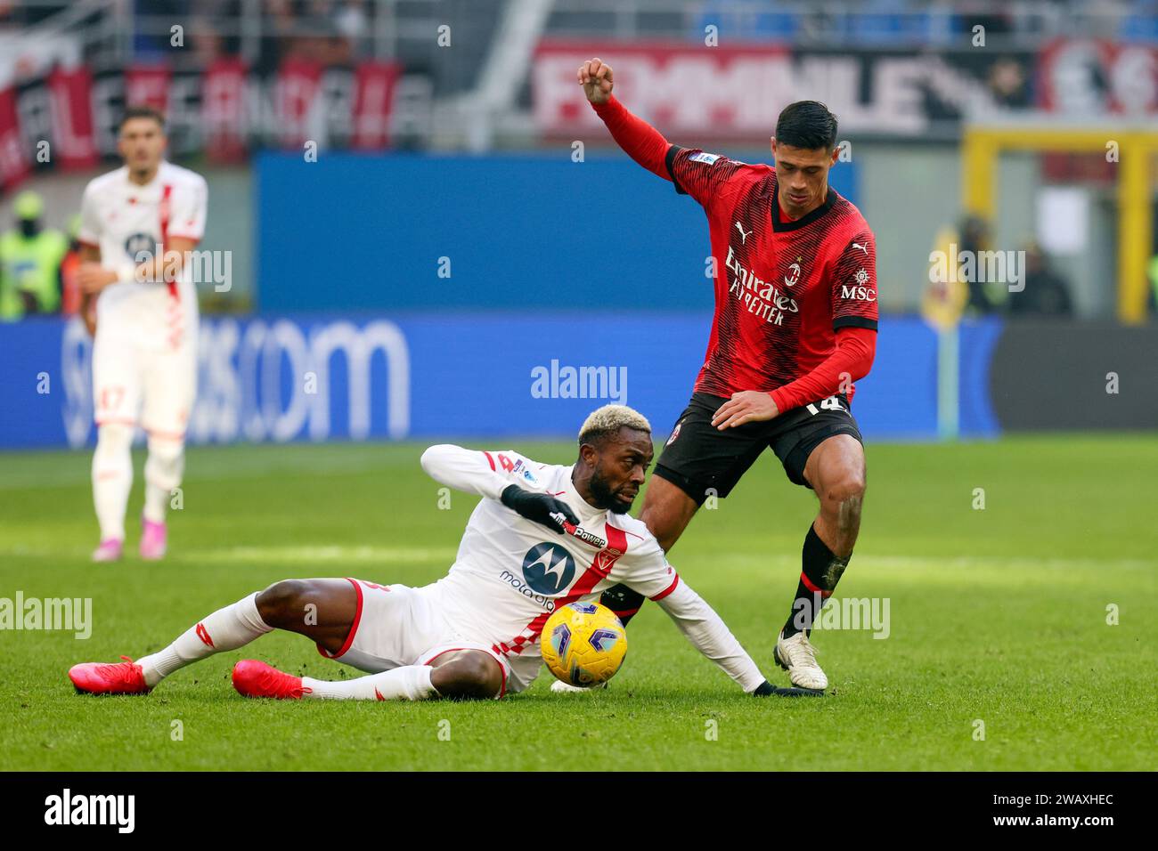 17 décembre 2023 Milan - Italie - sport, football - Milan vs Monza Championnat d'Italie 2023/2024 - Stade G. Meazza - dans l'image : Tijjani Reijnde Banque D'Images