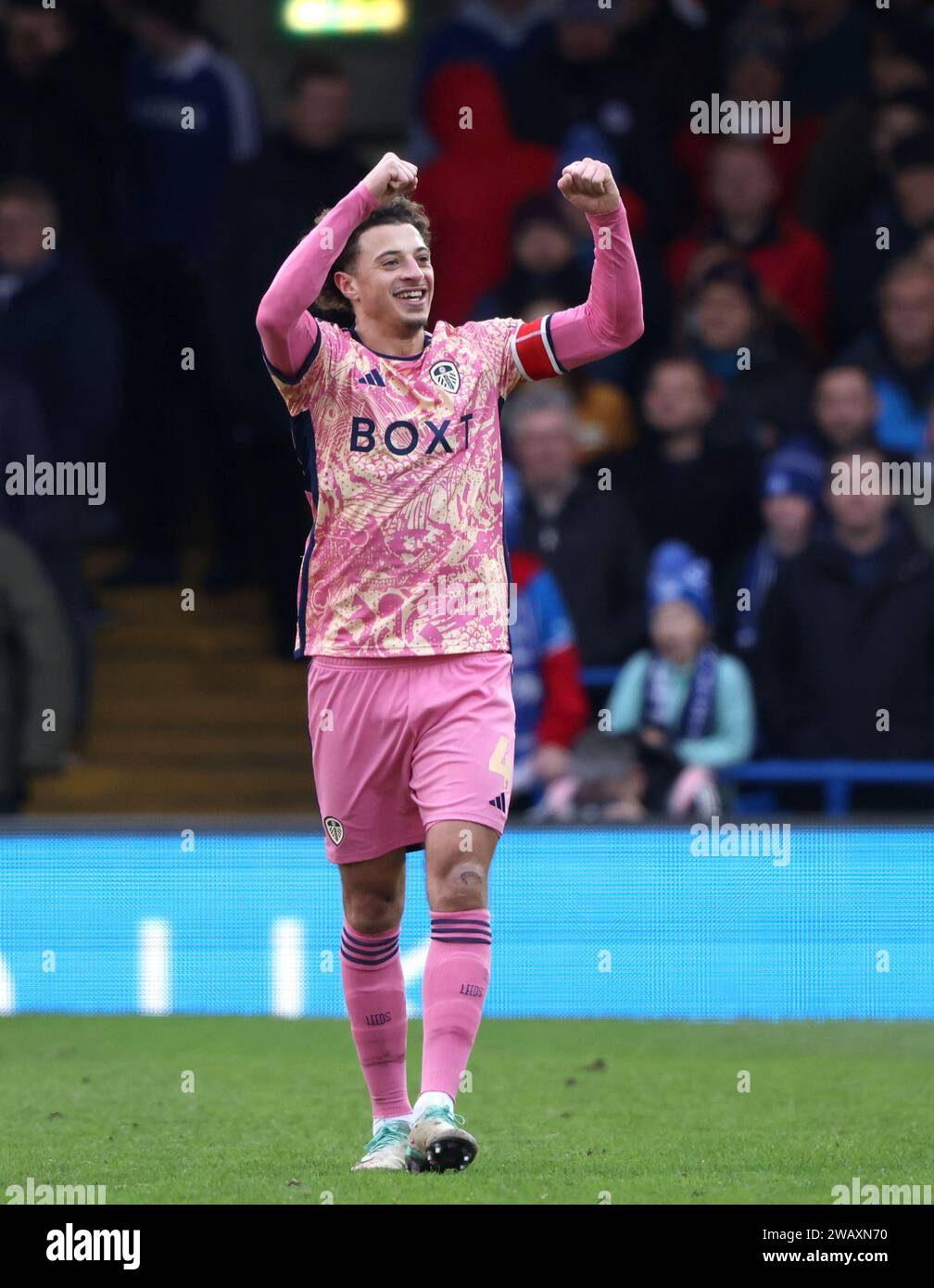 Peterborough, Royaume-Uni. 07 janvier 2024. Ethan Ampadu (LU) célèbre avoir marqué le premier but de Leeds (0-1) lors du match du 3e tour de la FA Cup Peterborough United v Leeds United Emirates, au Weston Homes Stadium, Peterborough, Cambridgeshire, le 7 janvier 2024. Crédit : Paul Marriott/Alamy Live News Banque D'Images