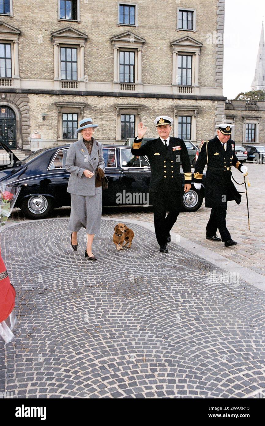 Copenhague, Danemark /21 septembre 2004/ S.M. la Reine Margrethe II de Danemark le prince henrik ou Henri arrive à sali sur le navire de Dannebrog dans la capitale danoise Copenhague. Photo.Francis Joseph Dean/Dean Pictures Banque D'Images