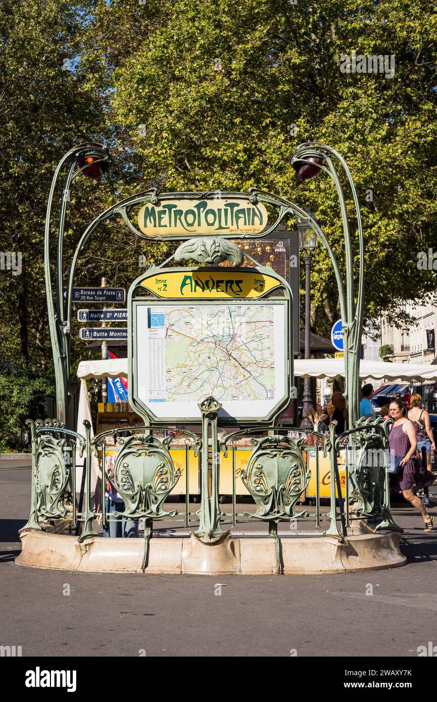 Entrée du métro à Paris, France, Europe Banque D'Images