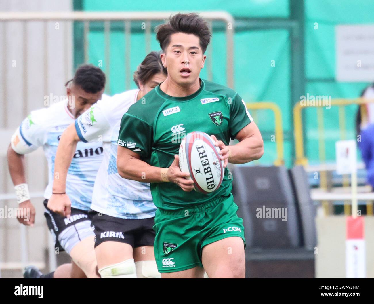 Tokyo, Japon. 7 janvier 2024. Mitsubishi Heavy Industries Sagamihara Dynaboars dos complet Kazuki Ishida porte le ballon lors du match de Rugby League One contre les Canon Eagles de Yokohama au Prince Chichibu Rugby stadiu à Tokyo le dimanche 7 janvier 2024. Canon Eagles a battu Mitsubishi Heavy Industries Dynaboars 40-35. (Photo de Yoshio Tsunoda/AFLO) Banque D'Images