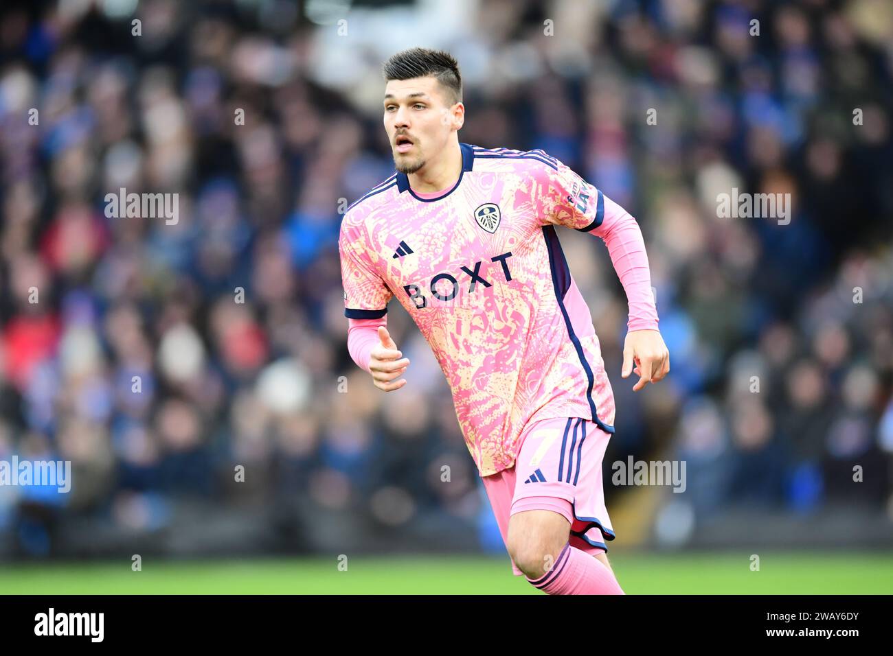 Peterborough le dimanche 7 janvier 2024. Joel Piroe (7 Leeds United) avance lors du match du troisième tour de la FA Cup entre Peterborough et Leeds United à London Road, Peterborough, le dimanche 7 janvier 2024. (Photo : Kevin Hodgson | MI News) crédit : MI News & Sport / Alamy Live News Banque D'Images