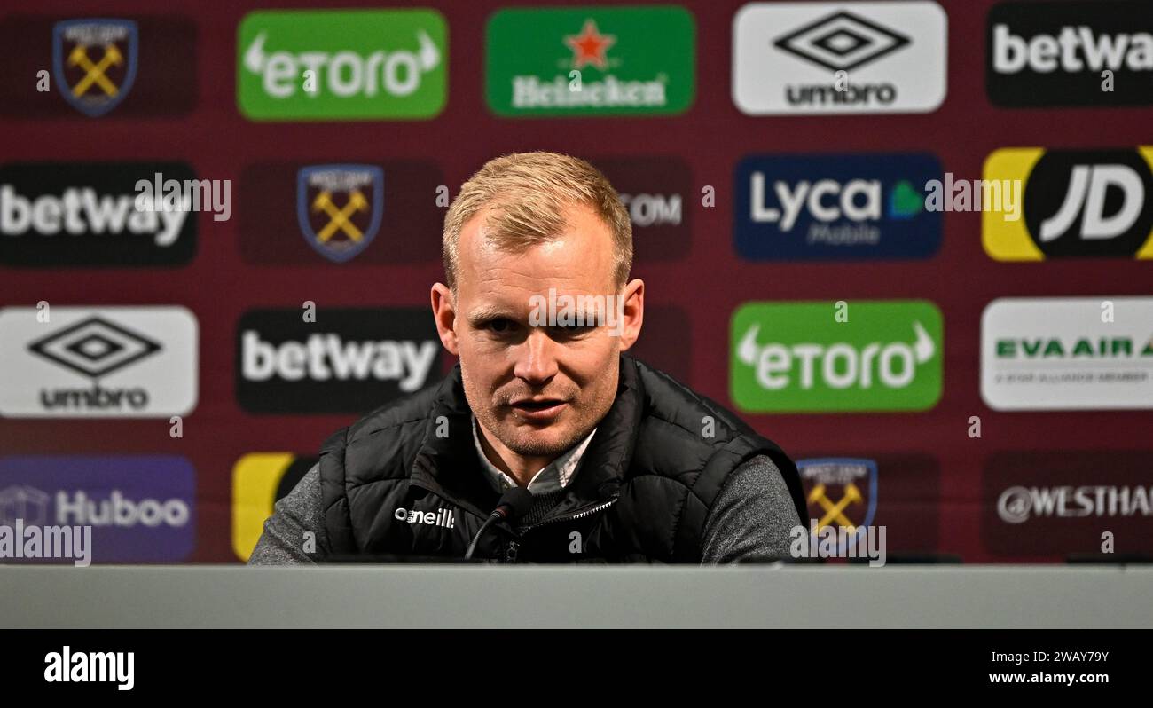 Londres, Royaume-Uni. 7 janvier 2024. Liam Manning (entraîneur de Bristol City) dans l'interview d'après-match lors du match du 3e tour de la FA Cup West Ham V Bristol City Emirates au London Stadium. Cette image est réservée À UN USAGE ÉDITORIAL. Licence requise de The football DataCo pour toute autre utilisation. Crédit : MARTIN DALTON/Alamy Live News Banque D'Images