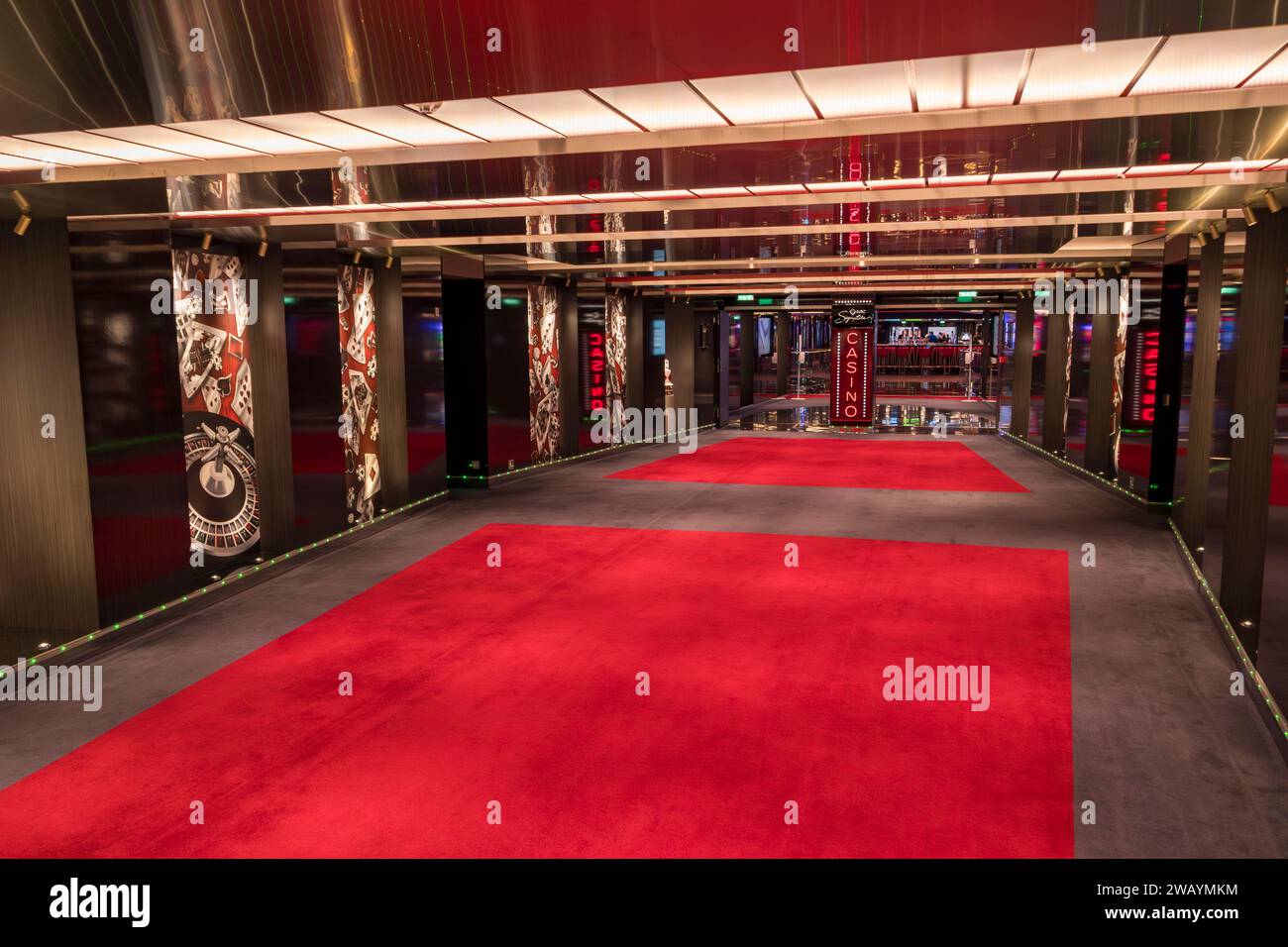 Entrée spectaculaire au MSC Signature Casino sur le MSC Euribia en Europe du Nord (juillet 23). Banque D'Images
