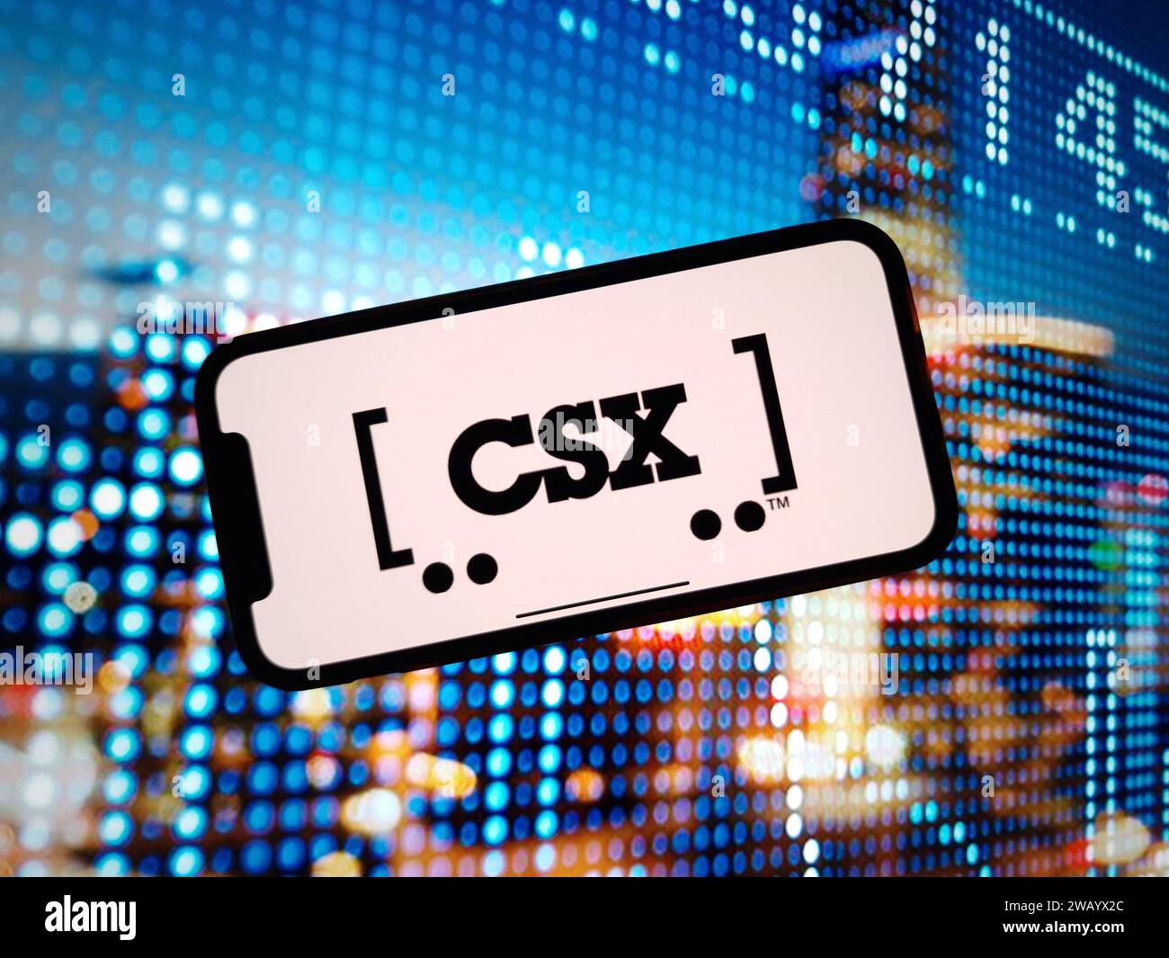 KONSKIE, Pologne - 07 janvier 2024 : logo de la société CSX Corporation affiché sur l'écran du téléphone portable Banque D'Images