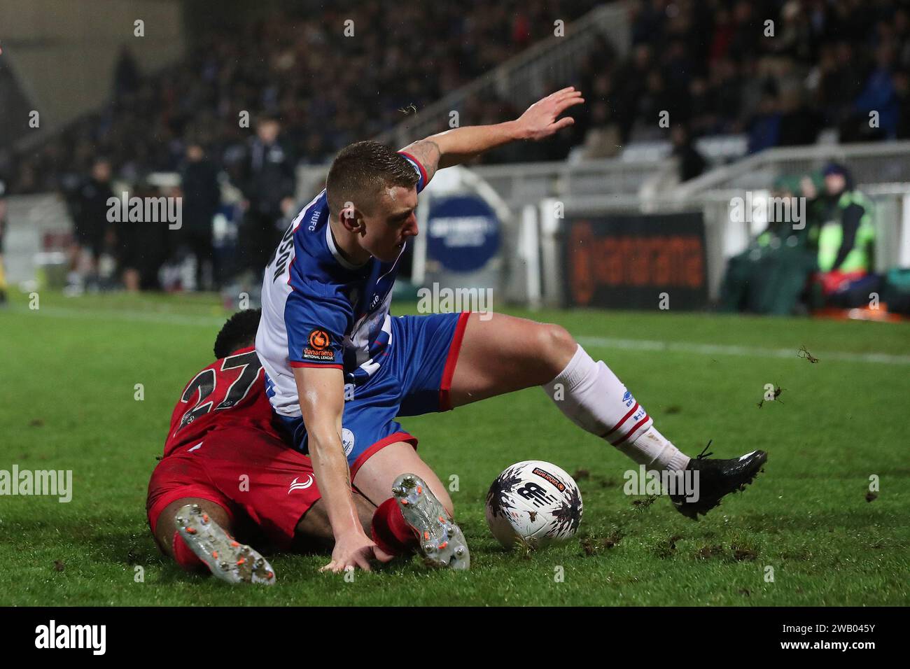 David Ferguson de Hartlepool United affronte Levi Lumeka d'Oxford City lors du match de la Ligue nationale de Vanarama entre Hartlepool United et Oxford City à Victoria Park, Hartlepool, le samedi 6 janvier 2024. (Photo : Mark Fletcher | MI News) crédit : MI News & Sport / Alamy Live News Banque D'Images