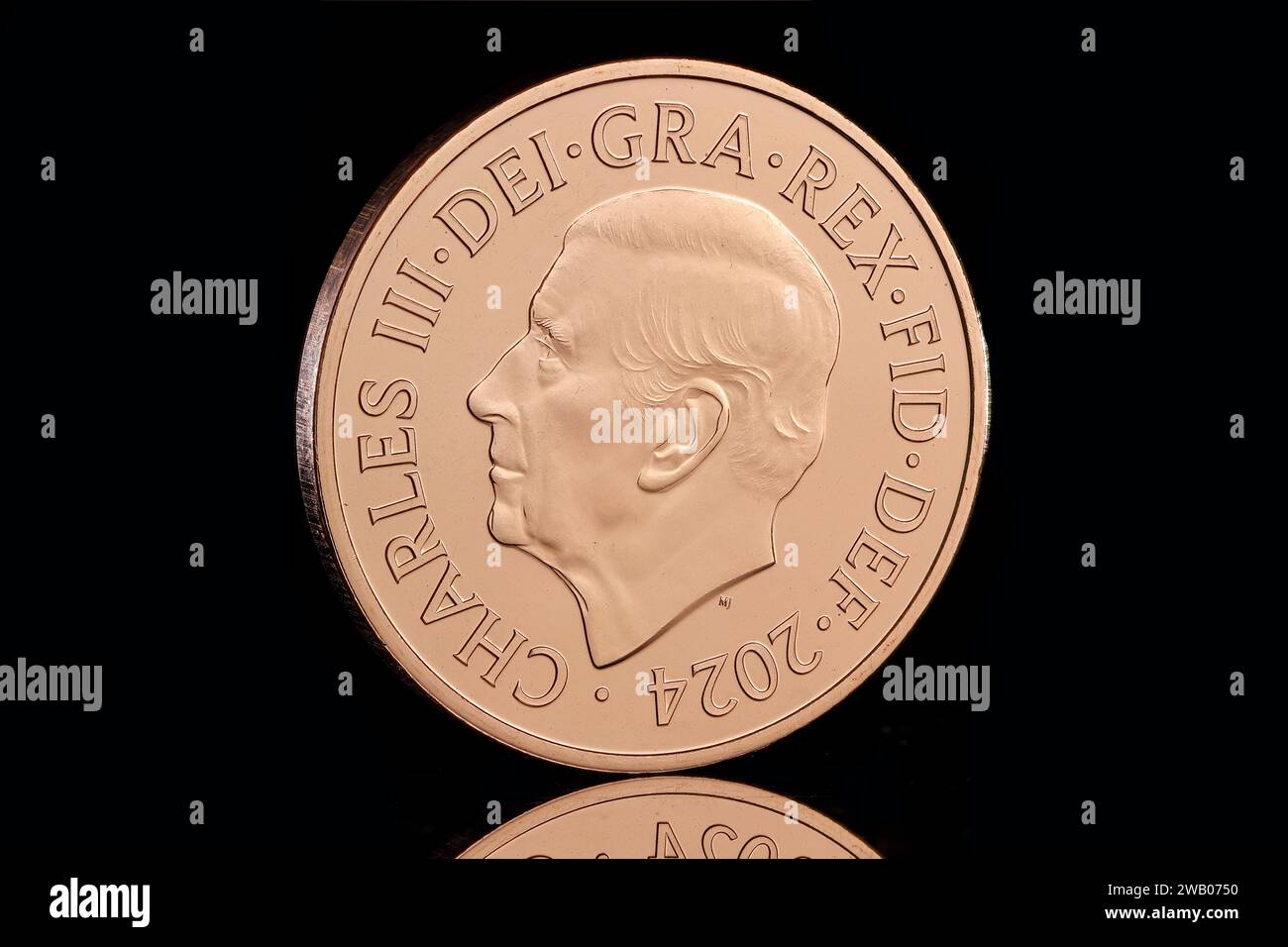 Pièce de 2 pence Red Squirrel dans le jeu de pièces de monnaie britannique annuel 2024 présentant le premier portrait de pièce du roi Charles III par Martin Jennings Banque D'Images