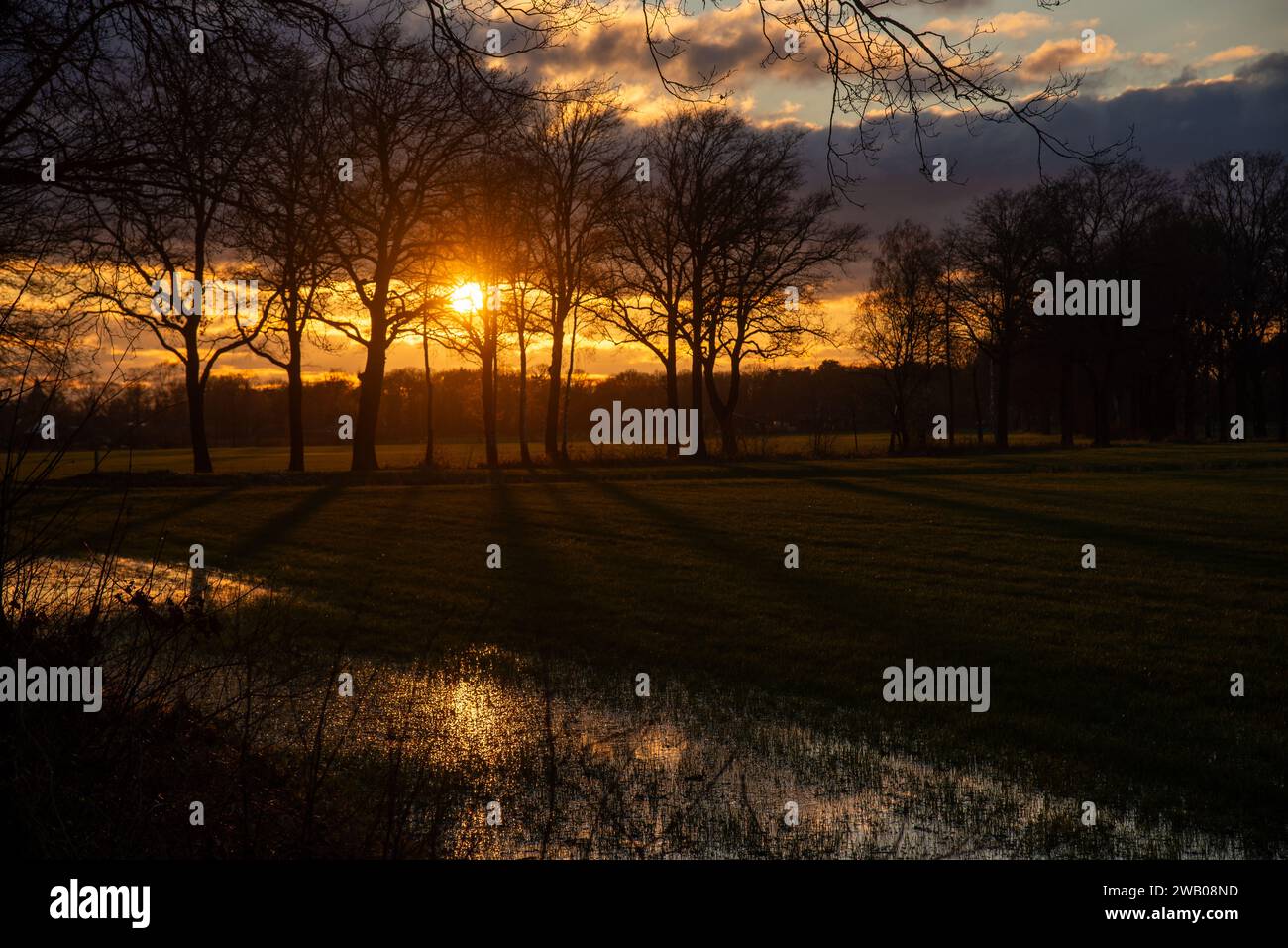 Coucher de soleil dans la zone rurale de Gelderland, Hollande Banque D'Images