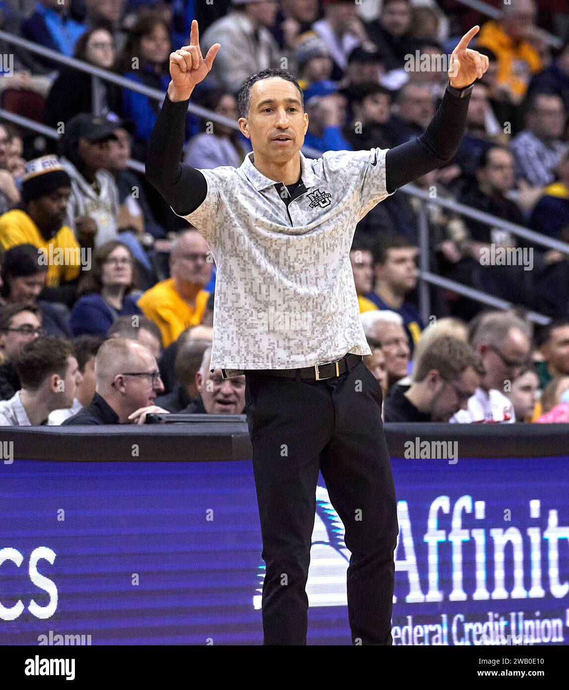 Shaka Smart, entraîneur-chef des Marquette Golden Eagles, lors d'un match de basket-ball contre les Pirates de Seton Hall au Prudential Center de Newark, New Jersey, le samedi 6 janvier 2024. Duncan Williams/CSM Banque D'Images