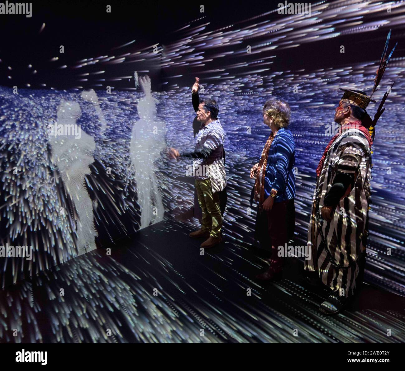 17 novembre 2023 - Washington, District of Columbia, États-Unis - des dirigeants amazoniens visitent le Centre d'information sur la Terre de la NASA, le vendredi 17 novembre 2023, au siège de la NASA, Mary W. Jackson Building, à Washington. Les dirigeants, rejoints par des professeurs de l'Université de Richmond et des représentants de la NASA, se sont réunis pour discuter de la façon dont les données de la NASA peuvent être utilisées pour aider à protéger l'Amazonie. (Image de crédit : © NASA/ZUMA Press Wire) USAGE ÉDITORIAL SEULEMENT! Non destiné à UN USAGE commercial ! Banque D'Images