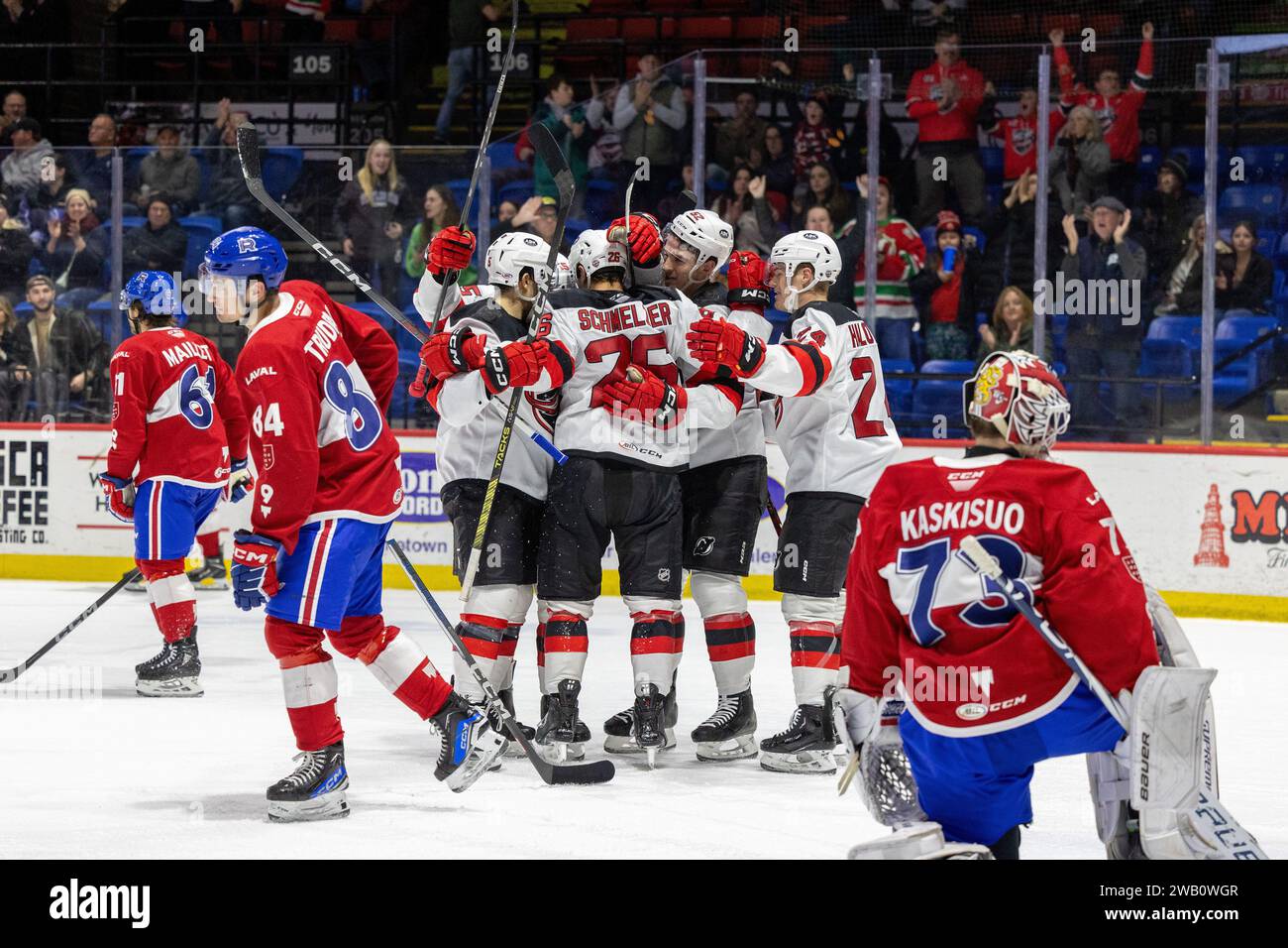 7 janvier 2024 : les joueurs d’Utica Comets célèbrent un but en deuxième période contre le Rocket de Laval. Les Utica Comets ont accueilli le Rocket de Laval dans un match de la Ligue américaine de hockey au Adirondack Bank Center à Utica, New York. (Jonathan Tenca/CSM) Banque D'Images