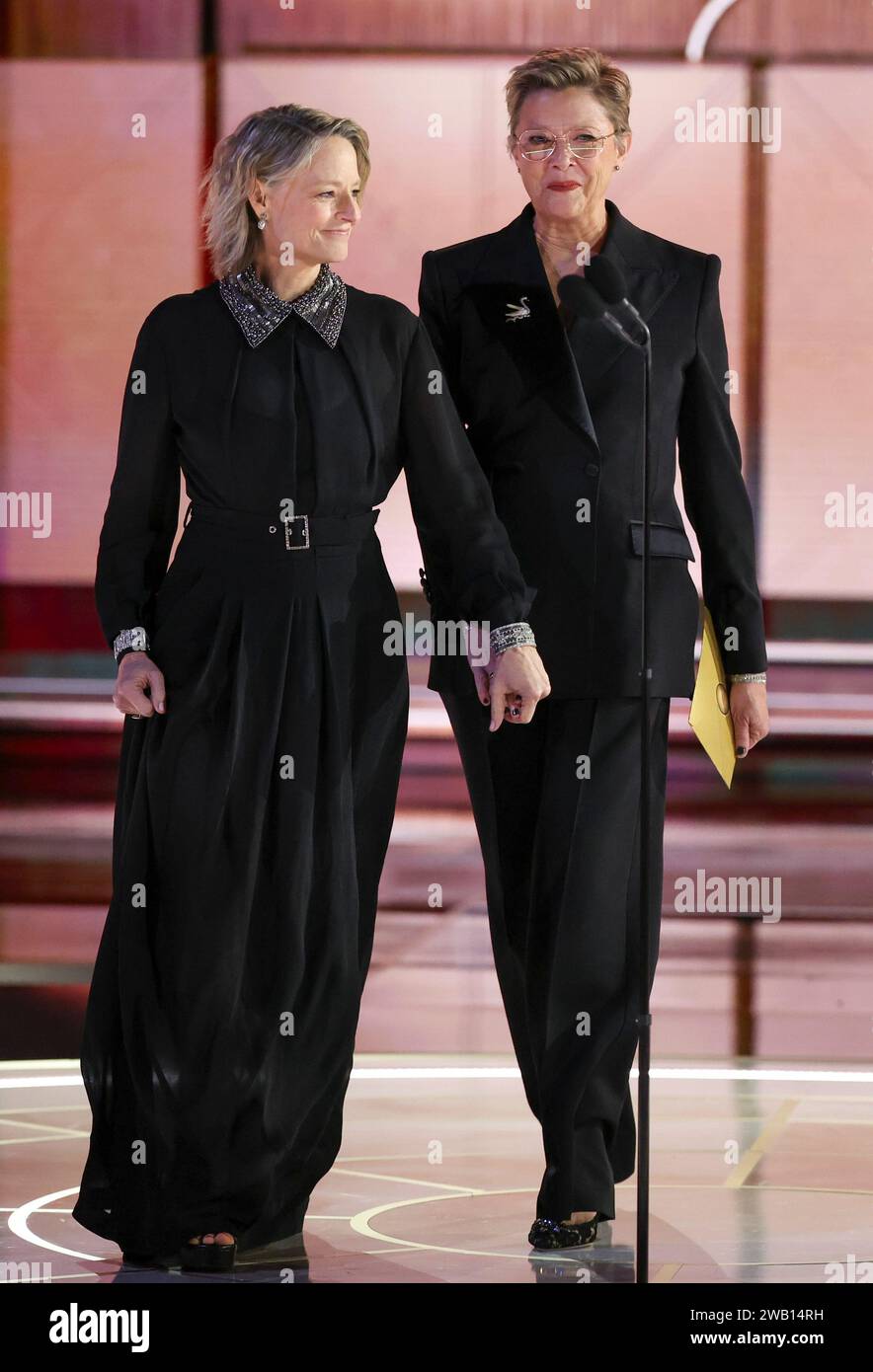 Beverly Hills, États-Unis. 07 janvier 2024. Jodie Foster et Annette Bening lors du 81e Golden Globe Awards qui s'est tenu à l'hôtel Beverly Hilton le 7 janvier 2024 à Beverly Hills, en Californie. Crédit : PMC/Alamy Live News Banque D'Images