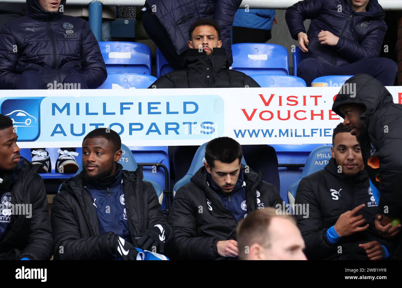 Peterborough, Royaume-Uni. 07 janvier 2024. Jonson Clarke-Harris (pu) prend place derrière le banc des sous-marins lors du match de 3e tour de la FA Cup Peterborough United vs Leeds United Emirates, au Weston Homes Stadium, Peterborough, Cambridgeshire, le 7 janvier 2024. Crédit : Paul Marriott/Alamy Live News Banque D'Images