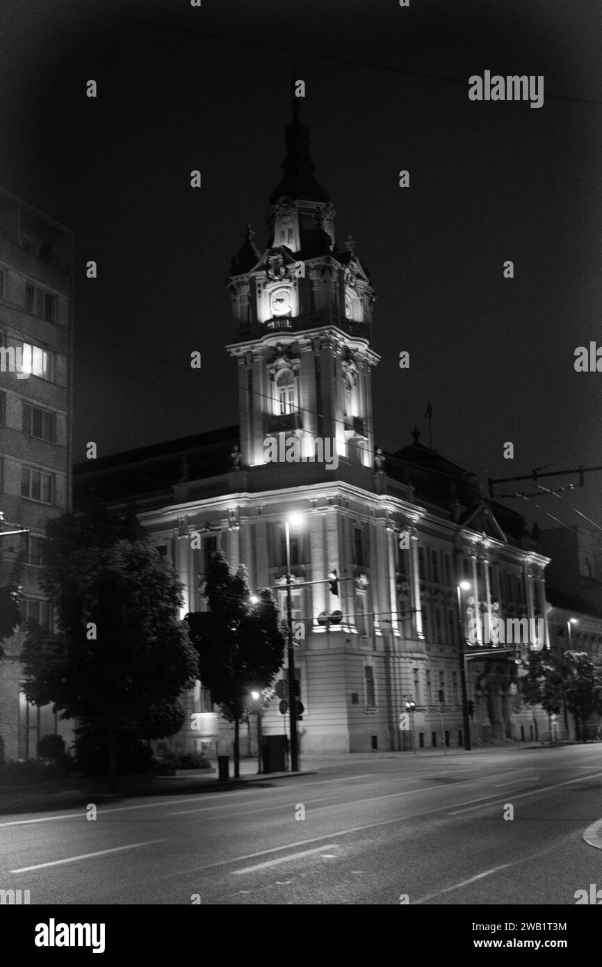 La nuit à Cluj-Napoca, Roumanie Banque D'Images