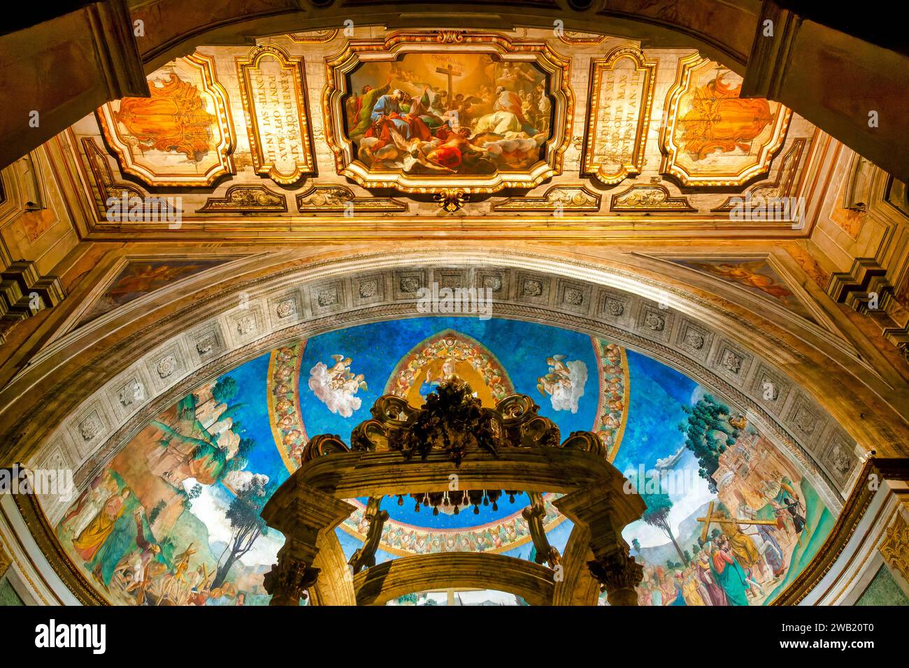 Maître-autel et abside de la Basilique de Santa Croce in Gerusalemme, Rome, Italie, Banque D'Images