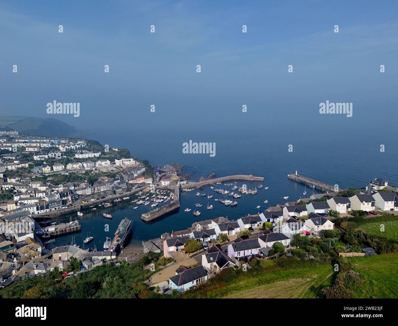 Mevagissey village de pêcheurs Cornwall drone, point de vue aérien haut Banque D'Images