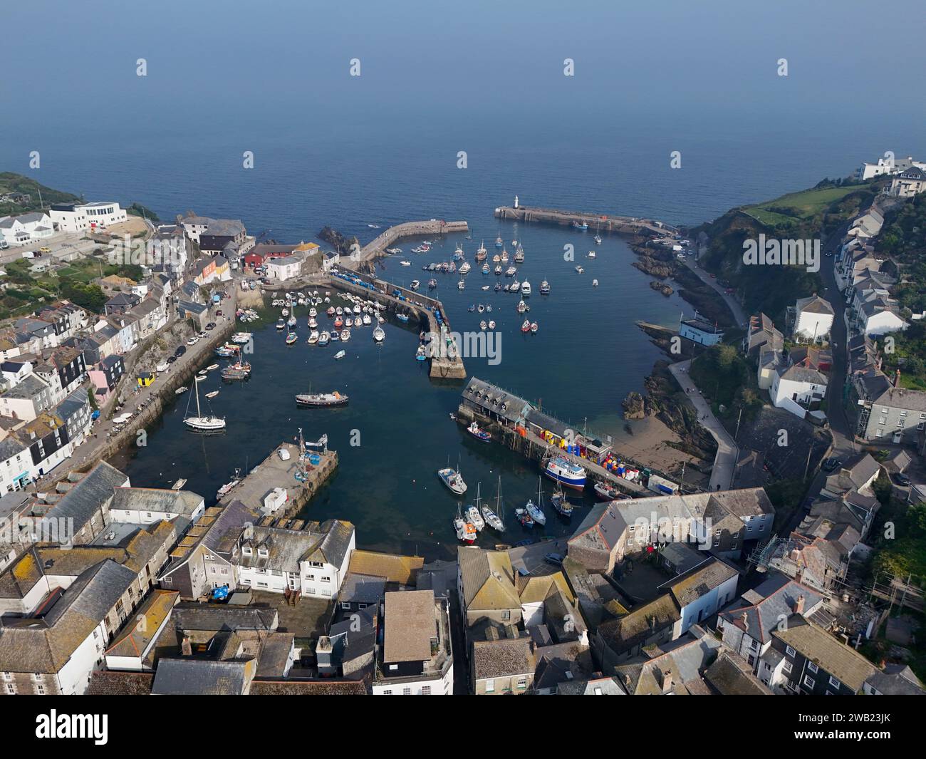 Village de pêcheurs de Mevagissey dans Cornwall UK drone, aérien Banque D'Images