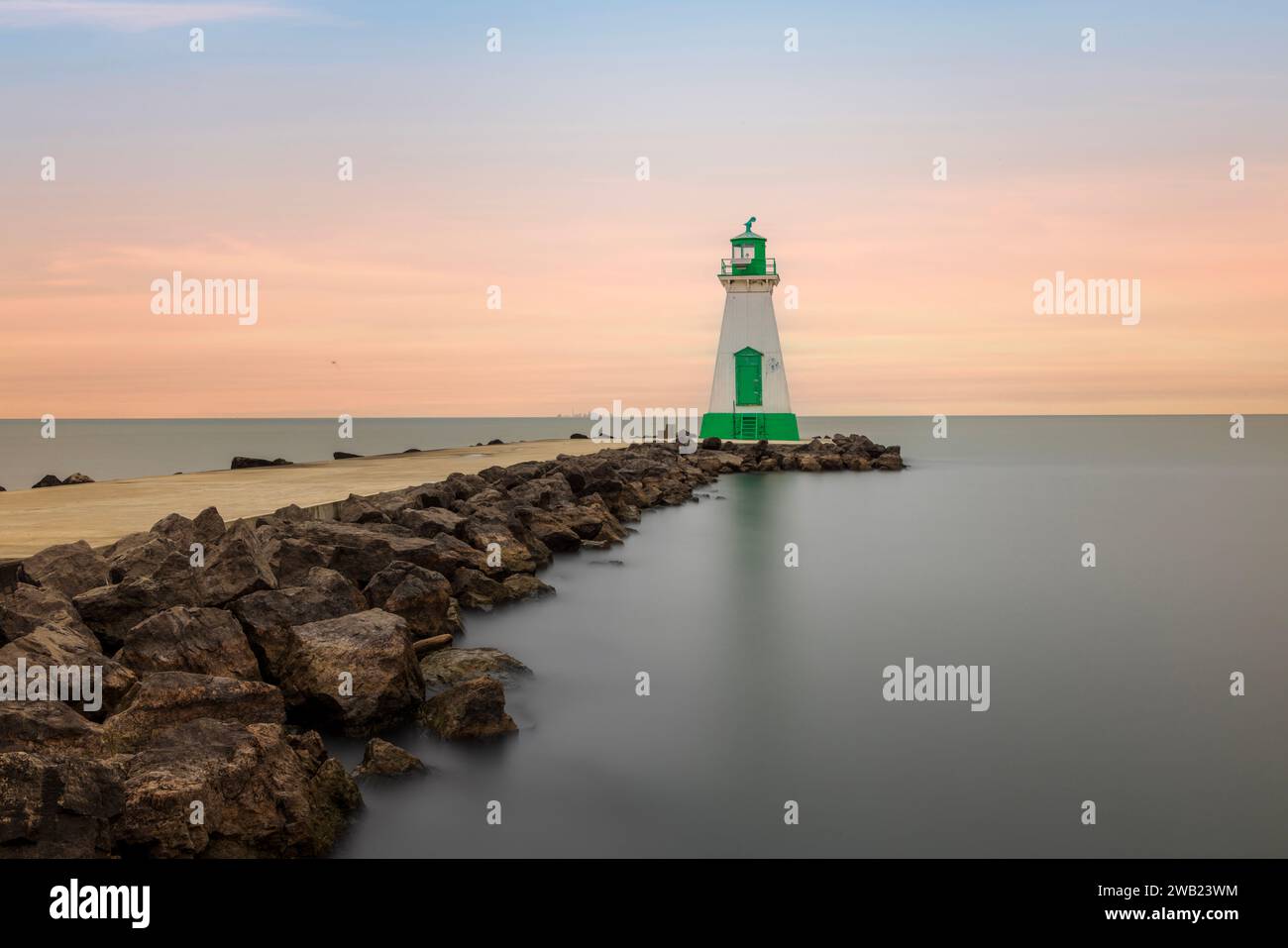 Le phare historique de Port Dalhousie Range Front Lighthouse au lac Ontario, Canada. Banque D'Images
