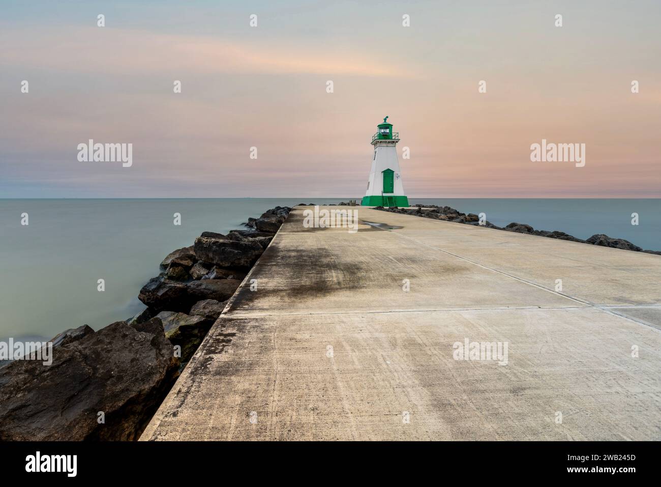 Le phare historique de Port Dalhousie Range Front Lighthouse au lac Ontario, Canada. Banque D'Images