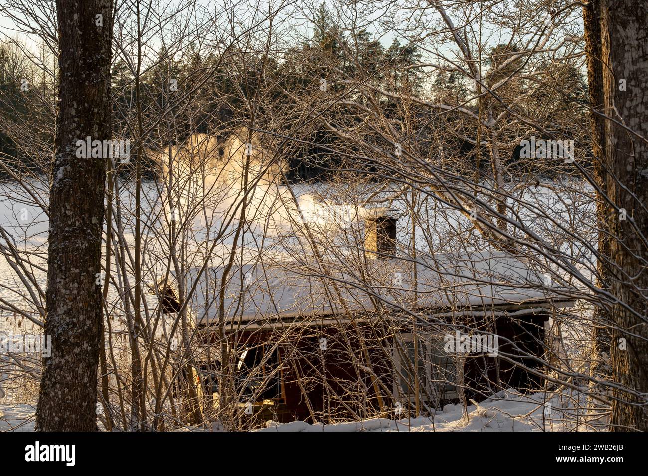 Sauna finlandais en bois en hiver Banque D'Images