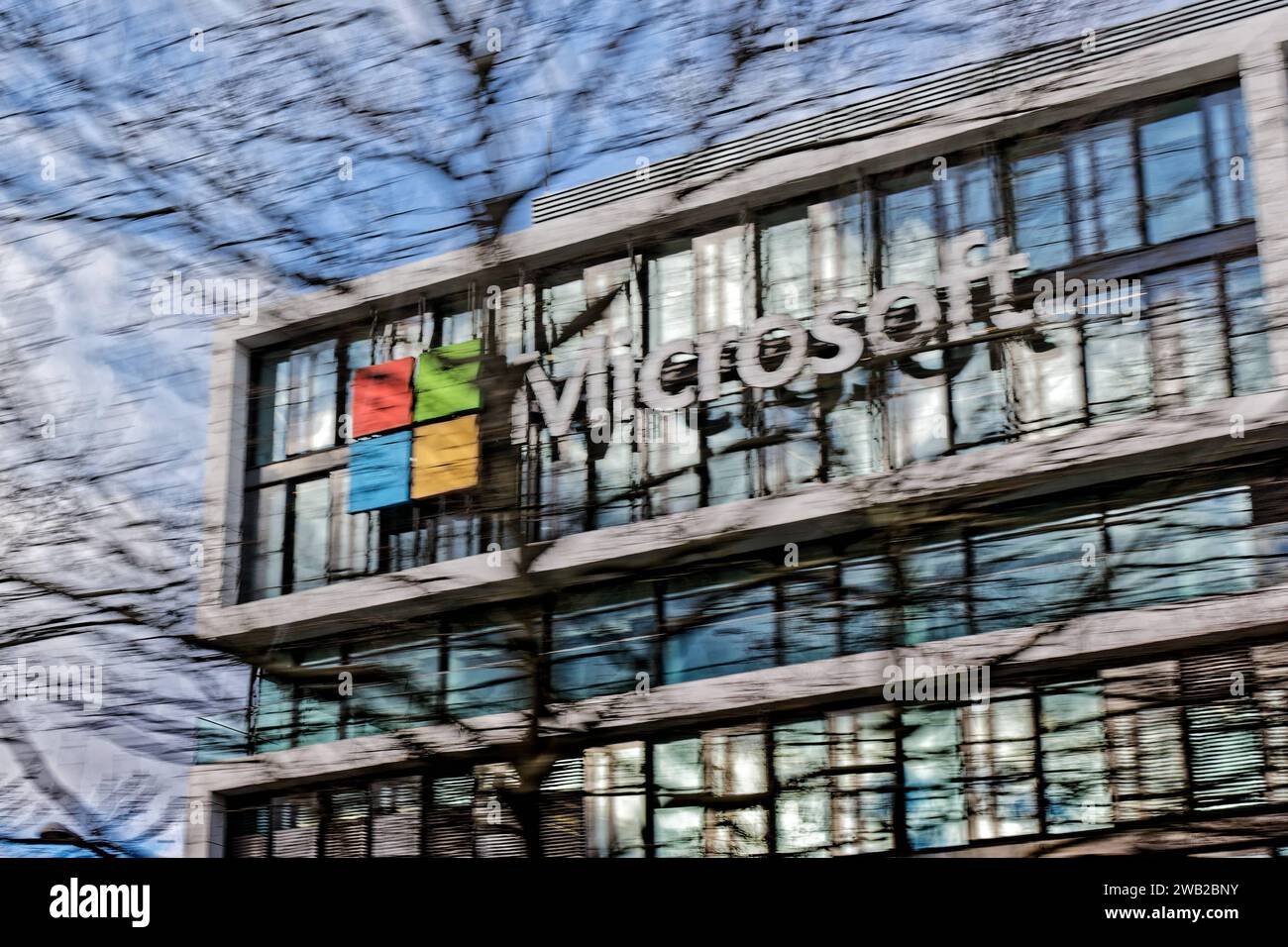 Der IT Konzern à München. Die Unternehmenszentrale von Microsoft Deutschland à München-Schwabing. München Bayern Deutschland *** le groupe INFORMATIQUE à Munich le siège social de Microsoft Allemagne à Munich Schwabing Munich Bavière Allemagne Copyright : xRolfxPossx Banque D'Images