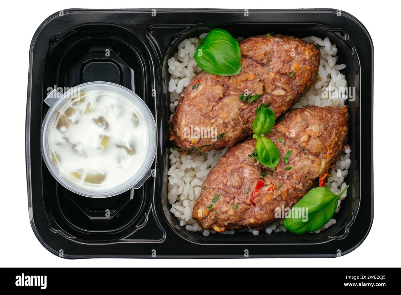 patty de bœuf avec plat d'accompagnement dans la boîte à lunch sur fond blanc Banque D'Images
