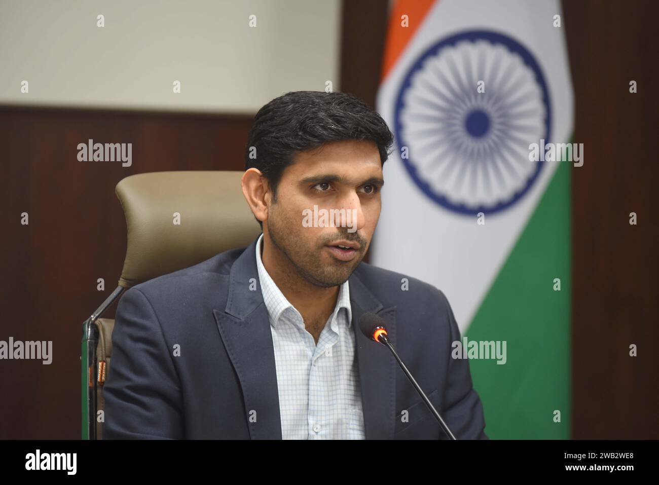 Gurugram, Inde. 02 janvier 2024. GURUGRAM, INDE - JANVIER 2 : le commissaire adjoint, Nishant Kumar Yadav, prononce une conférence de presse sur les projets en cours dans la ville et la planification de 2024, dans la salle de conférence du Mini Secrétariat, le 2 janvier 2024 à Gurugram, en Inde. (Photo de Parveen Kumar/Hindustan Times/Sipa USA ) crédit : SIPA USA/Alamy Live News Banque D'Images