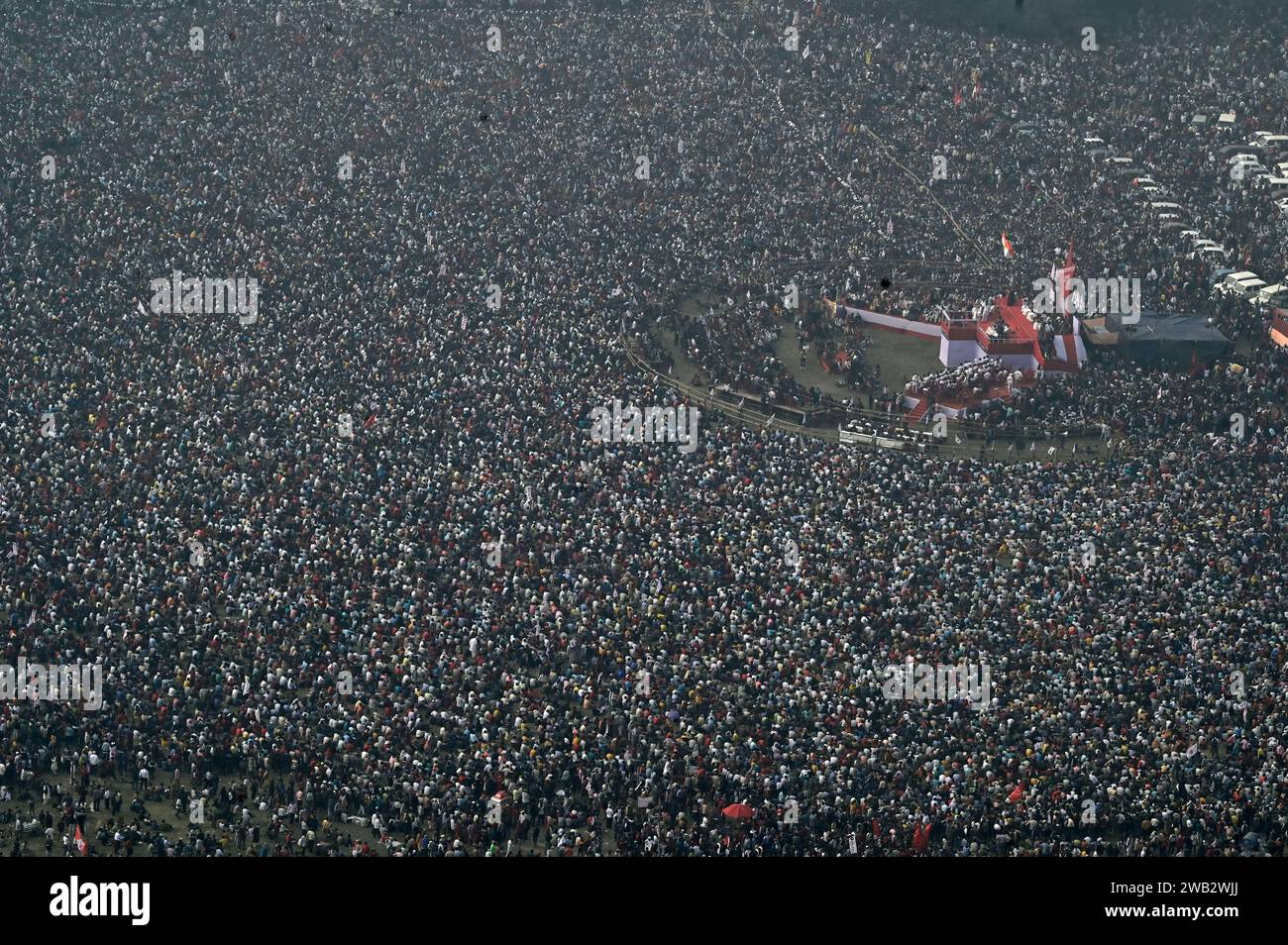 KOLKATA, INDE - JANVIER 7 : Yatra (rassemblement de la justice) organisé par la Fédération de la jeunesse démocratique de l'Inde (DYFI), aile jeunesse du CPI(M), demande le « droit au travail et à l'éducation » au Brigade Parade Ground, le 7 janvier 2024 à Kolkata, en Inde. (Photo de Samir Jana/Hindustan Times/Sipa USA ) crédit : SIPA USA/Alamy Live News Banque D'Images