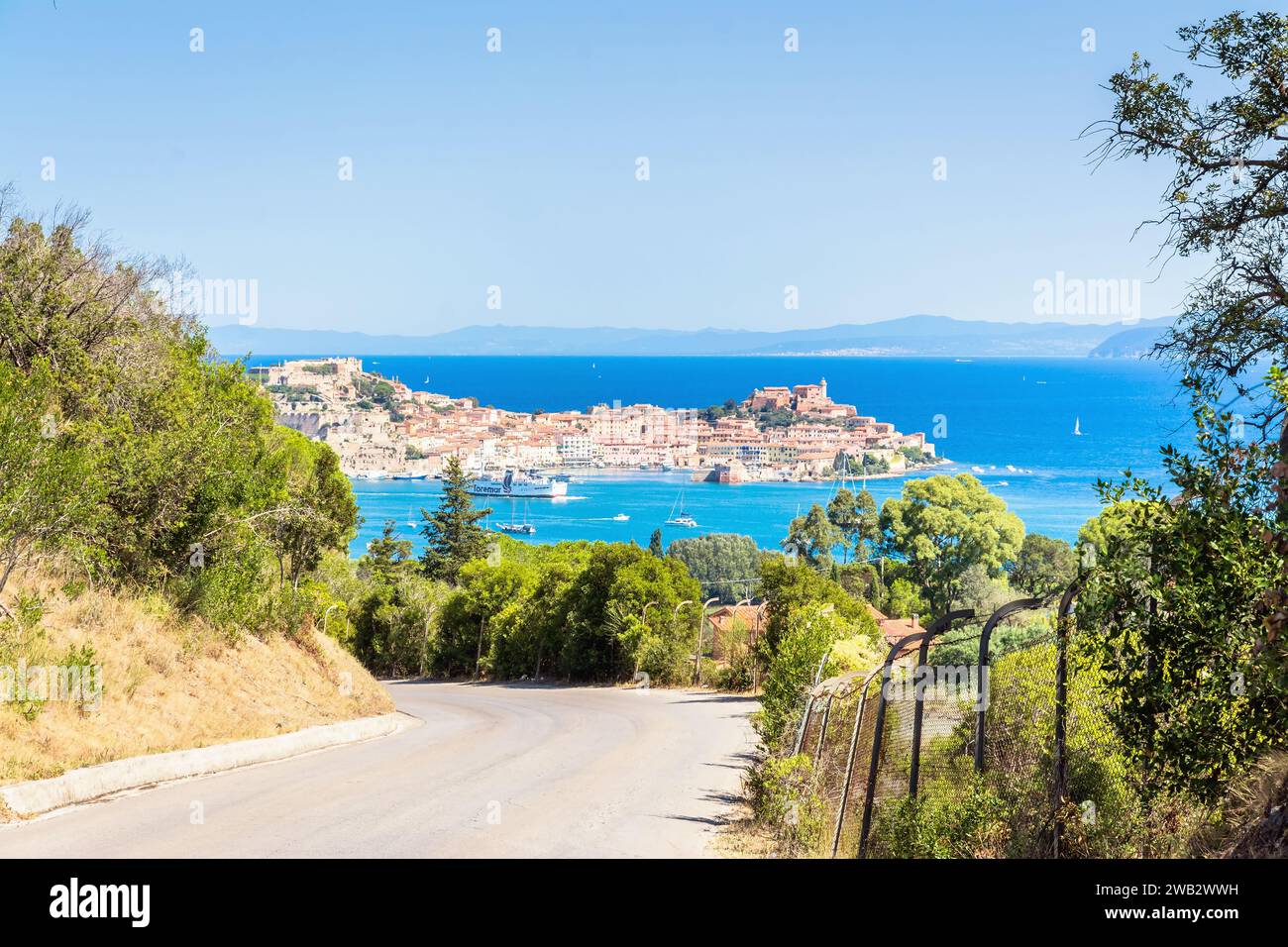 ISOLA d’ELBA, ITALIE - 28 août 2018 : vue panoramique de la ville et du port de Portoferraio, île d’Elbe, Toscane, Italie. Banque D'Images