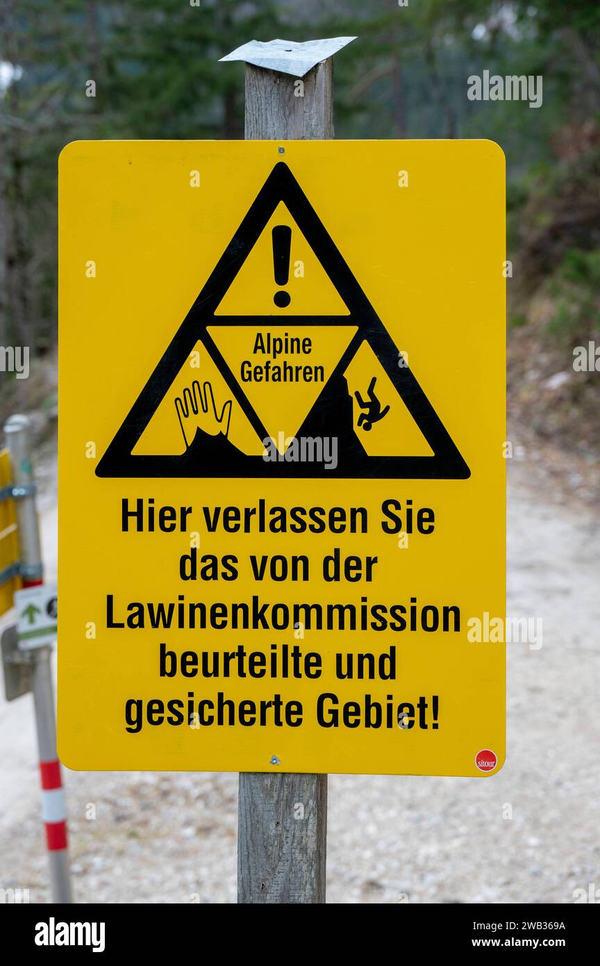 Tyrol, Warnschild, Alpine Gefahren *** Tyrol, panneau d'avertissement, dangers alpins Banque D'Images