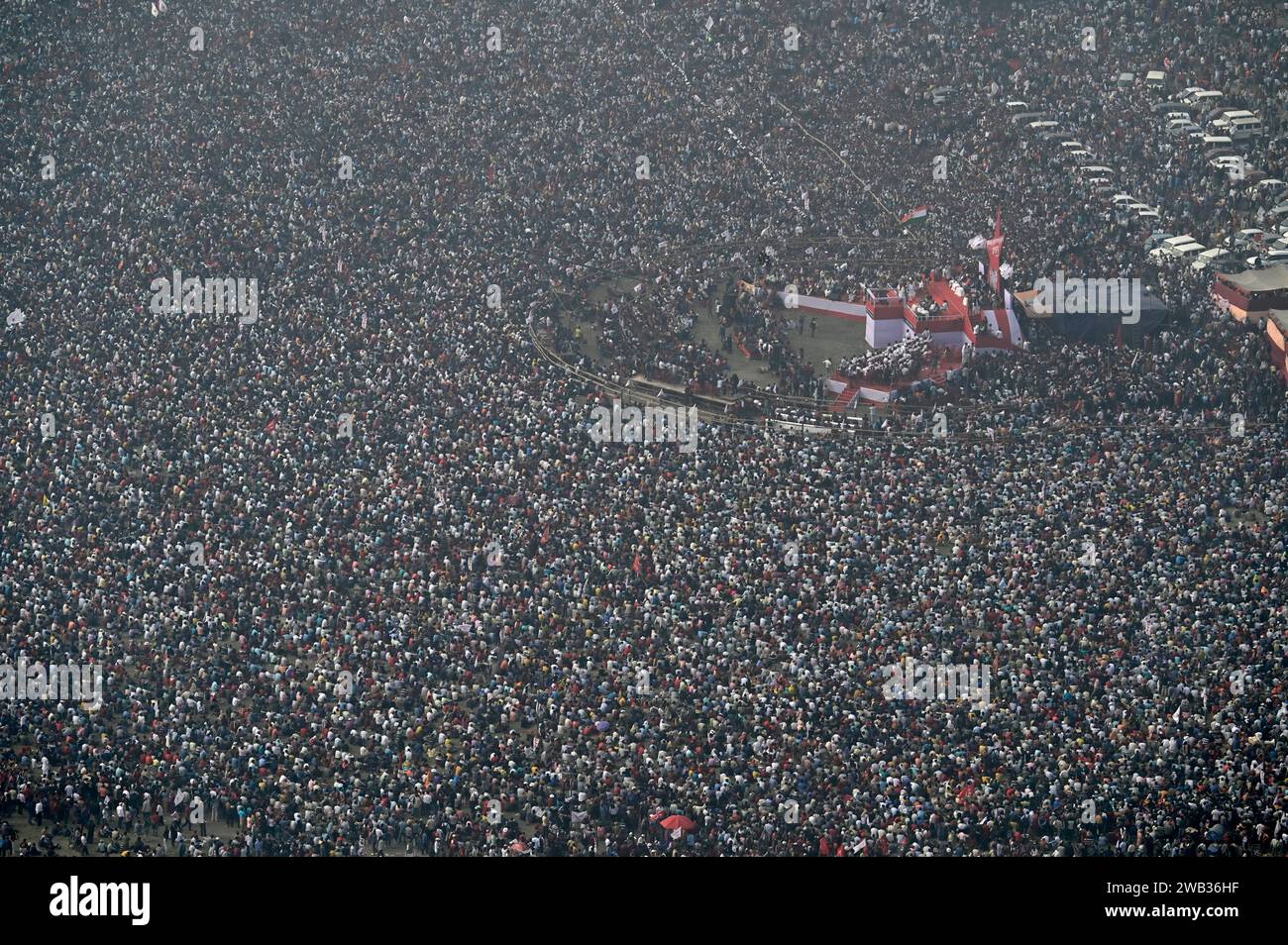 KOLKATA, INDE - JANVIER 7 : Yatra (rassemblement de la justice) organisé par la Fédération de la jeunesse démocratique de l'Inde (DYFI), aile jeunesse du CPI(M), demande le « droit au travail et à l'éducation » au Brigade Parade Ground, le 7 janvier 2024 à Kolkata, en Inde. (Photo de Samir Jana/Hindustan Times/Sipa USA ) crédit : SIPA USA/Alamy Live News Banque D'Images