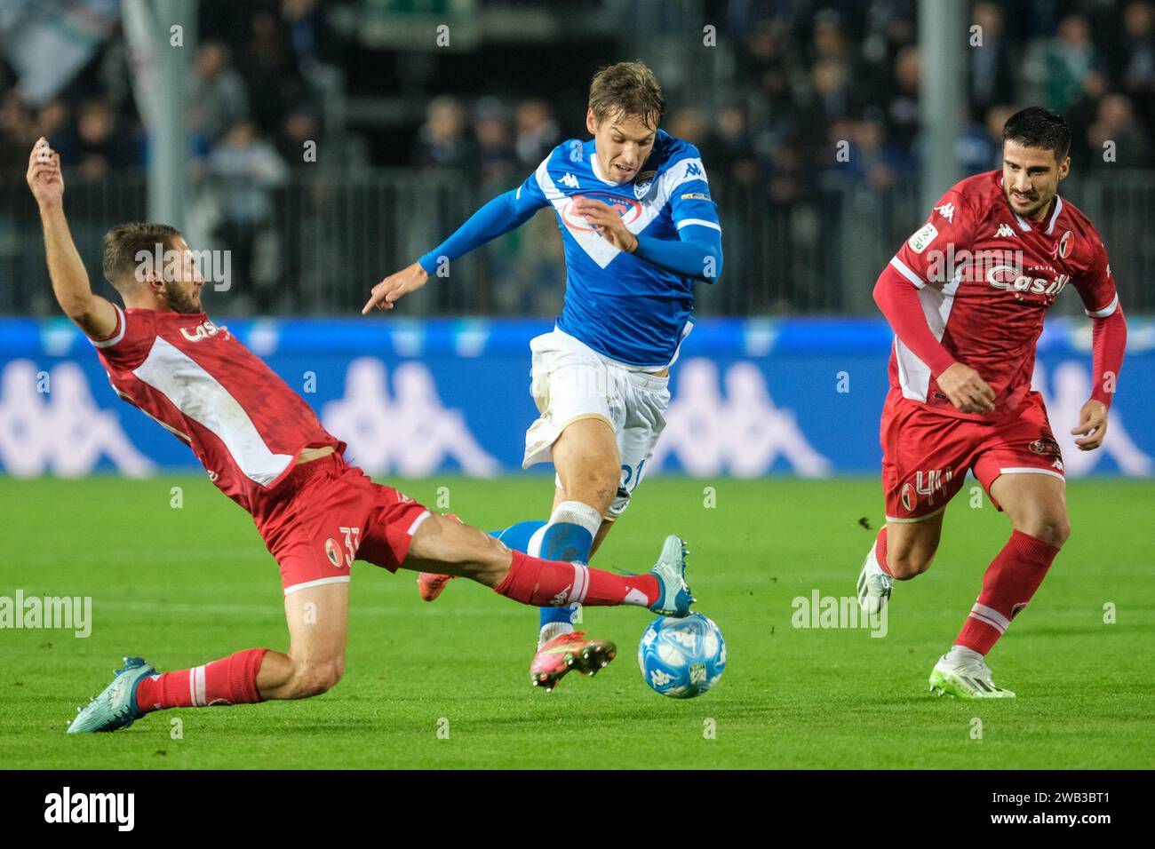 Giacomo Olzer du Brescia Calcio FC lors du match de championnat italien de football de Serie B entre Brescia Calcio et SSC Bari au stade Mario Rigamonti Banque D'Images