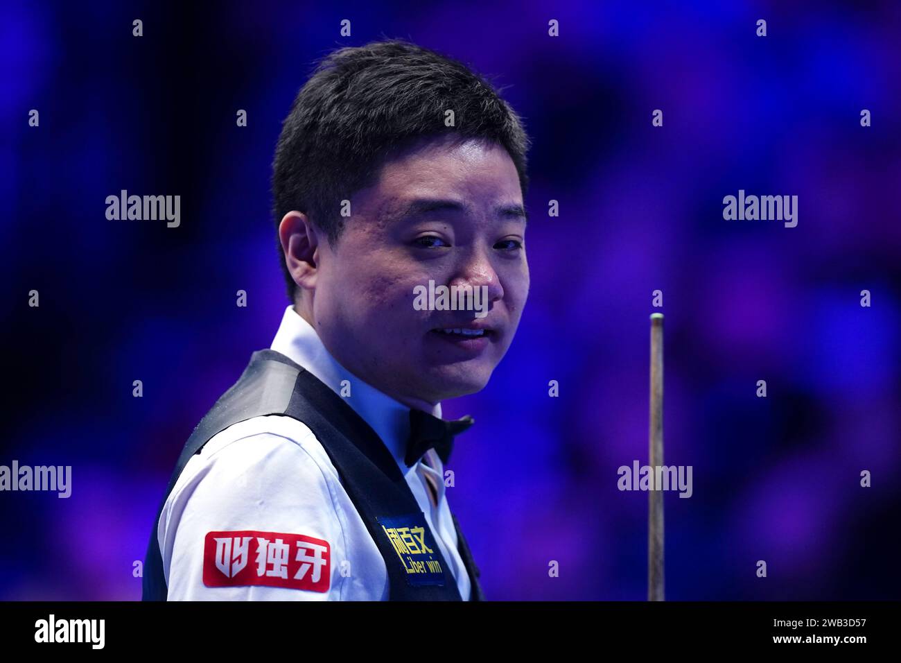 Ding Junhui lors de son match contre Ronnie O’Sullivan lors de la deuxième journée des MRQ Masters à Alexandra Palace, Londres. Date de la photo : lundi 8 janvier 2024. Banque D'Images