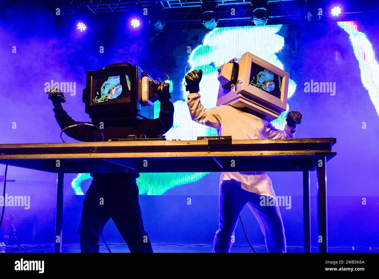 Milan, Italie, 21 novembre 2023. Underground EDM duo Super Computer se produisent en direct à fabrique à Milan, IT. Crédits : Maria Laura Arturi/Alamy Live News Banque D'Images