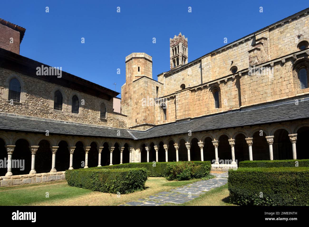 Cloître de Cathédrale de Santa Maria, la Seu d’Urgell, province de Lleida, Catalogne, Espagne Banque D'Images