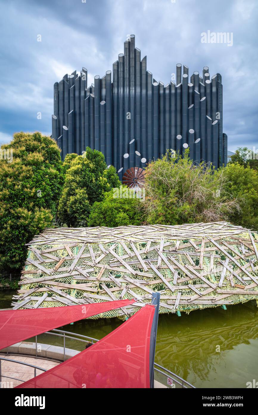 Poitiers, France - 14 août 2023 : le Futuroscope est un parc à thème en France qui traite des technologies médiatiques du futur. Il est situé dans C Banque D'Images