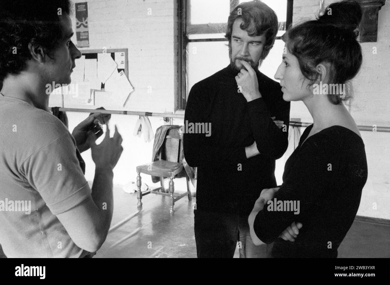 Norman Morrice, danseur britannique, chorégraphe et directeur artistique du Ballet Rambert Londres 1971. Répétition en studio de danse pour « Tha is the Show ». Années 1970 Royaume-Uni ANGLETERRE. Banque D'Images