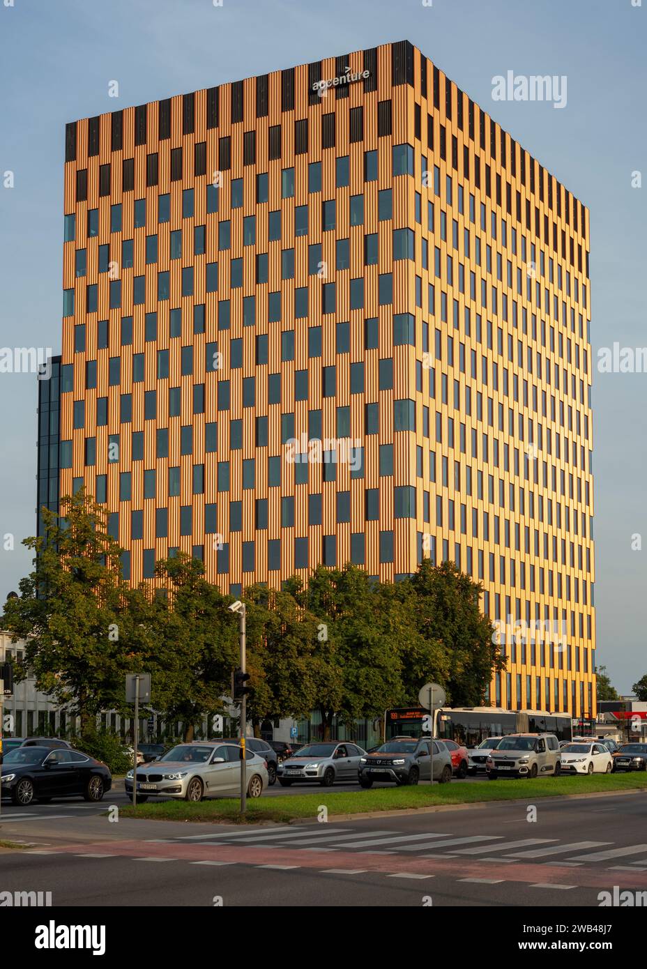 Wave immeuble de bureaux façade en cuivre comme maison de l'Accenture Pologne à Aleja Grunvaldzka 347, Gdank, Pologne, Europe, UE Banque D'Images