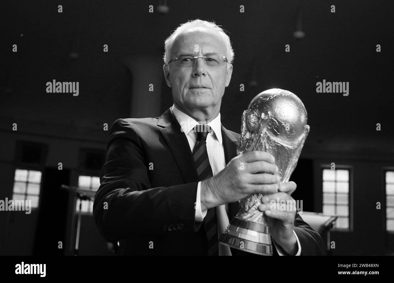 Franz Beckenbauer mit WM Pokal © diebilderwelt / Alamy stock Banque D'Images