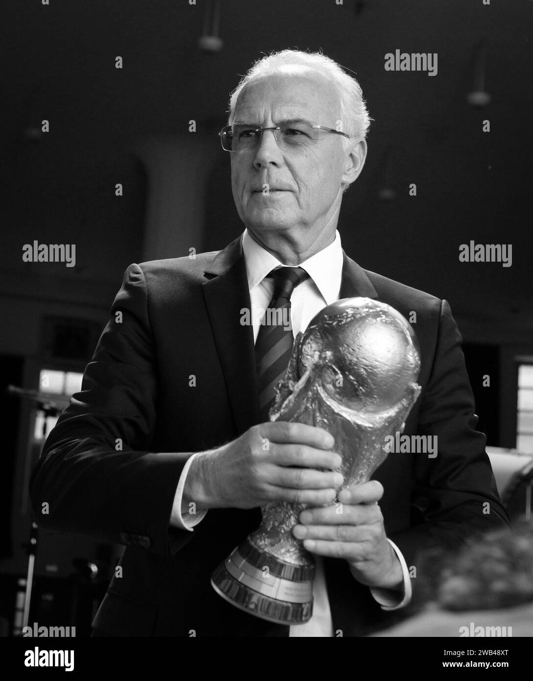 Franz Beckenbauer mit WM Pokal © diebilderwelt / Alamy stock Banque D'Images