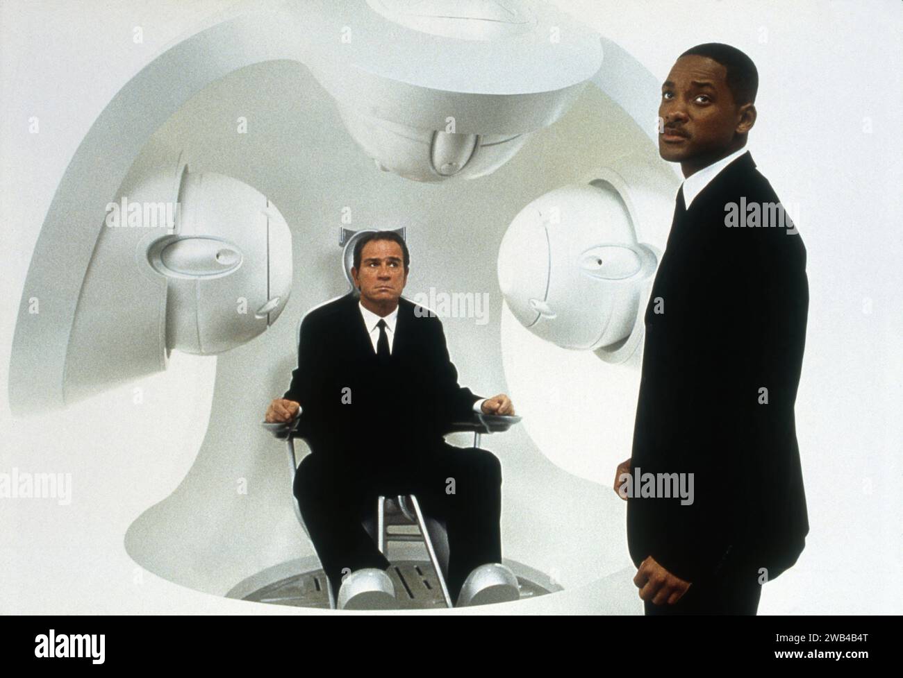 Men in Black II année : 2002 Etats-Unis réalisateur : Barry Sonnenfeld Tommy Lee Jones, Will Smith Banque D'Images