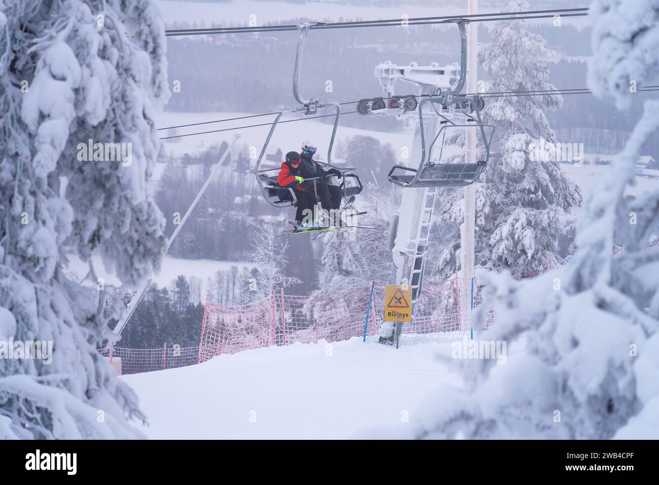 Gros Plan Photo Os Un Moteur De Chaise De Remontée Mécanique Et Roue Dans Un Paradis De Ski Image343763738
