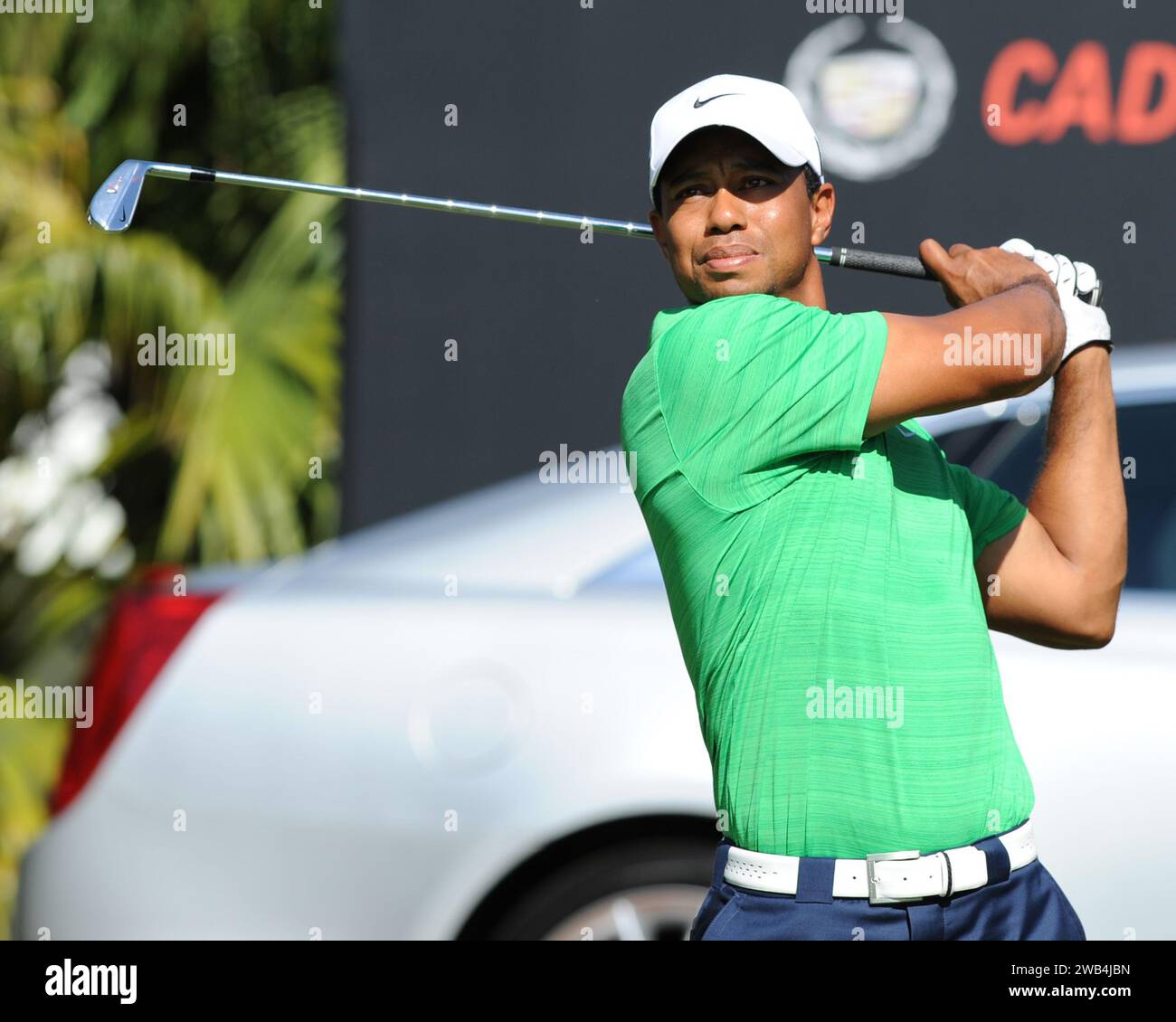 **PHOTO DE FICHIER** Tiger Woods et Nike terminent leur partenariat de 27 ans. MIAMI, FL - 10 MARS : Tiger Woods joue lors de la troisième manche du Championnat du monde de golf Cadillac au Doral Golf Resort and Spa le 10 mars 2012 à Miami, en Floride. Crédit : mpi04/MediaPunch Banque D'Images